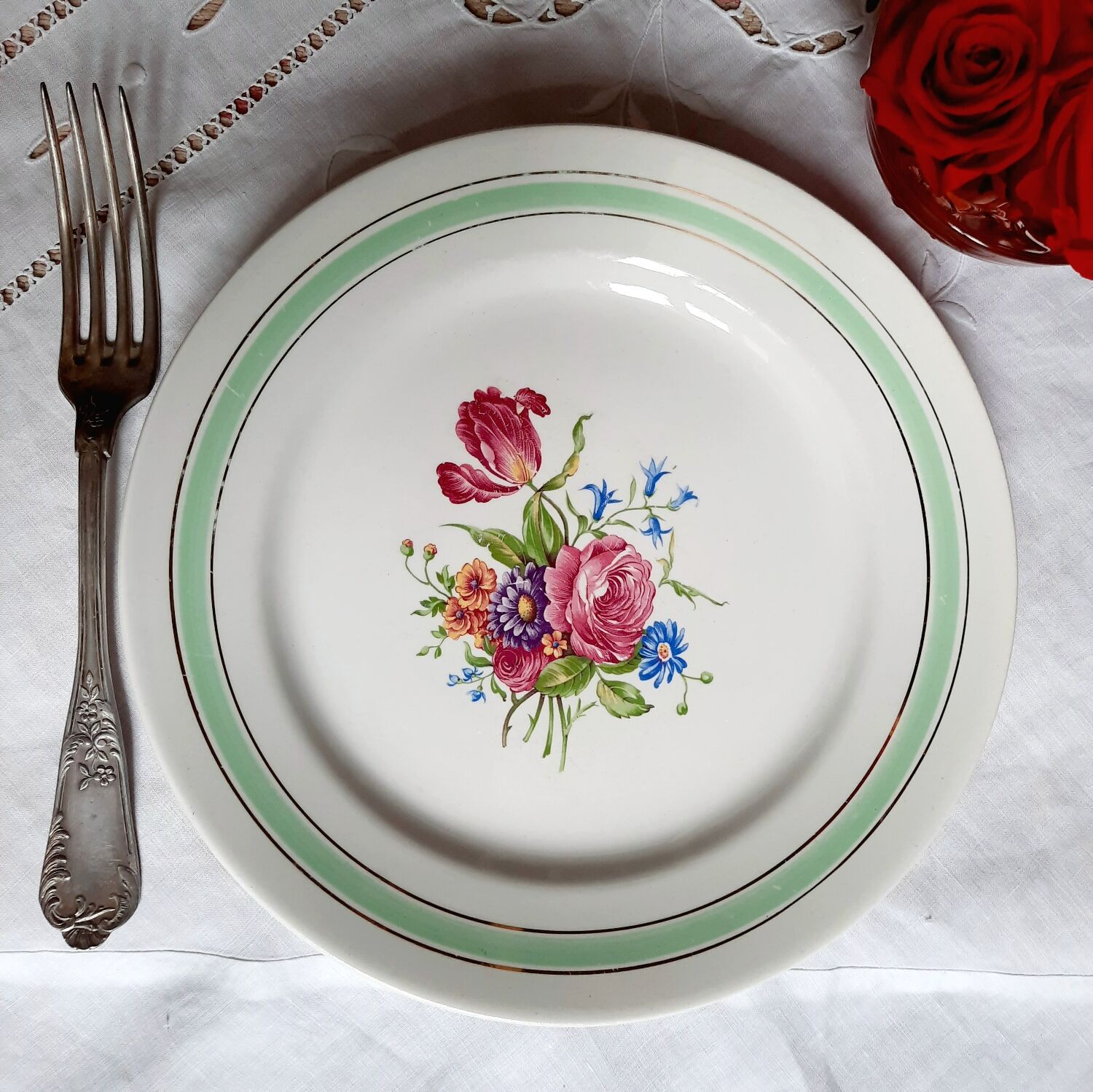 Flat earthenware plates