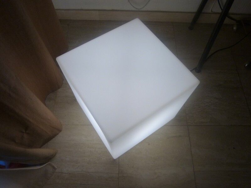 Lampe cube design 8 seasons