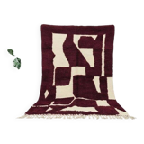 Pure Moroccan wool carpet in burgundy, size 200 x 300 cm.