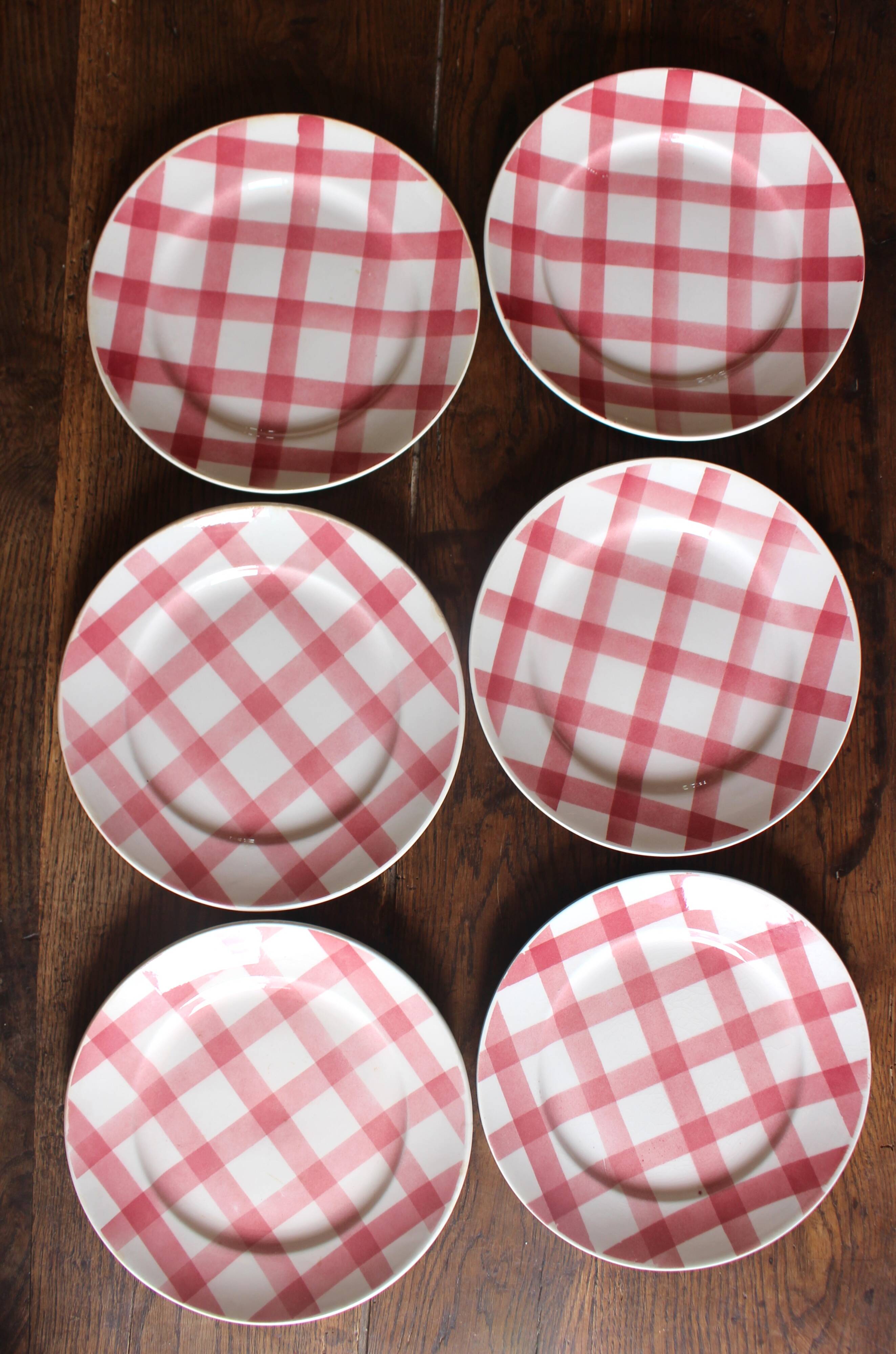 A set of 6 flat plates Nappe Rose Moulin des Loups