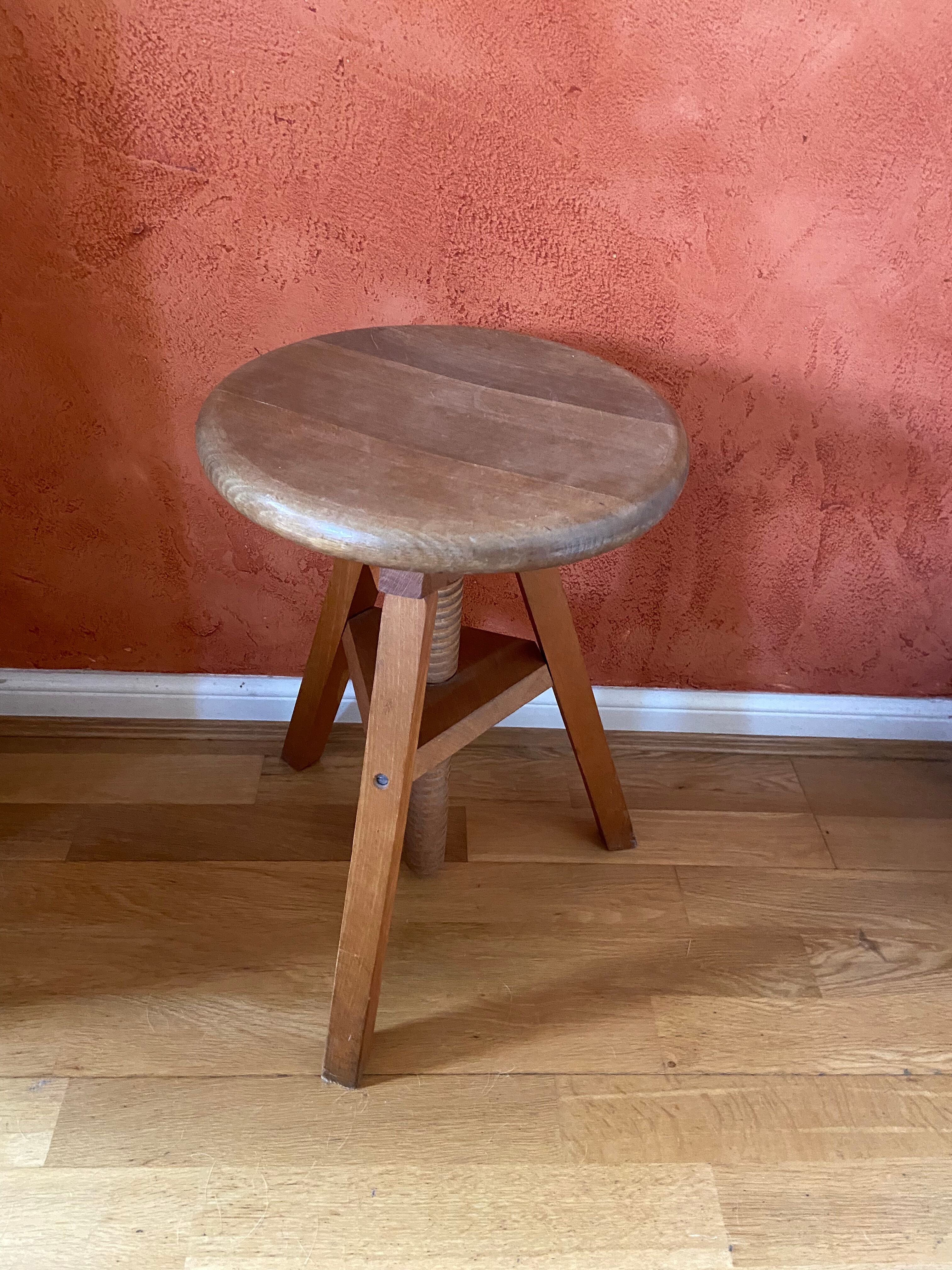 Watchmaker's tripod screw stool