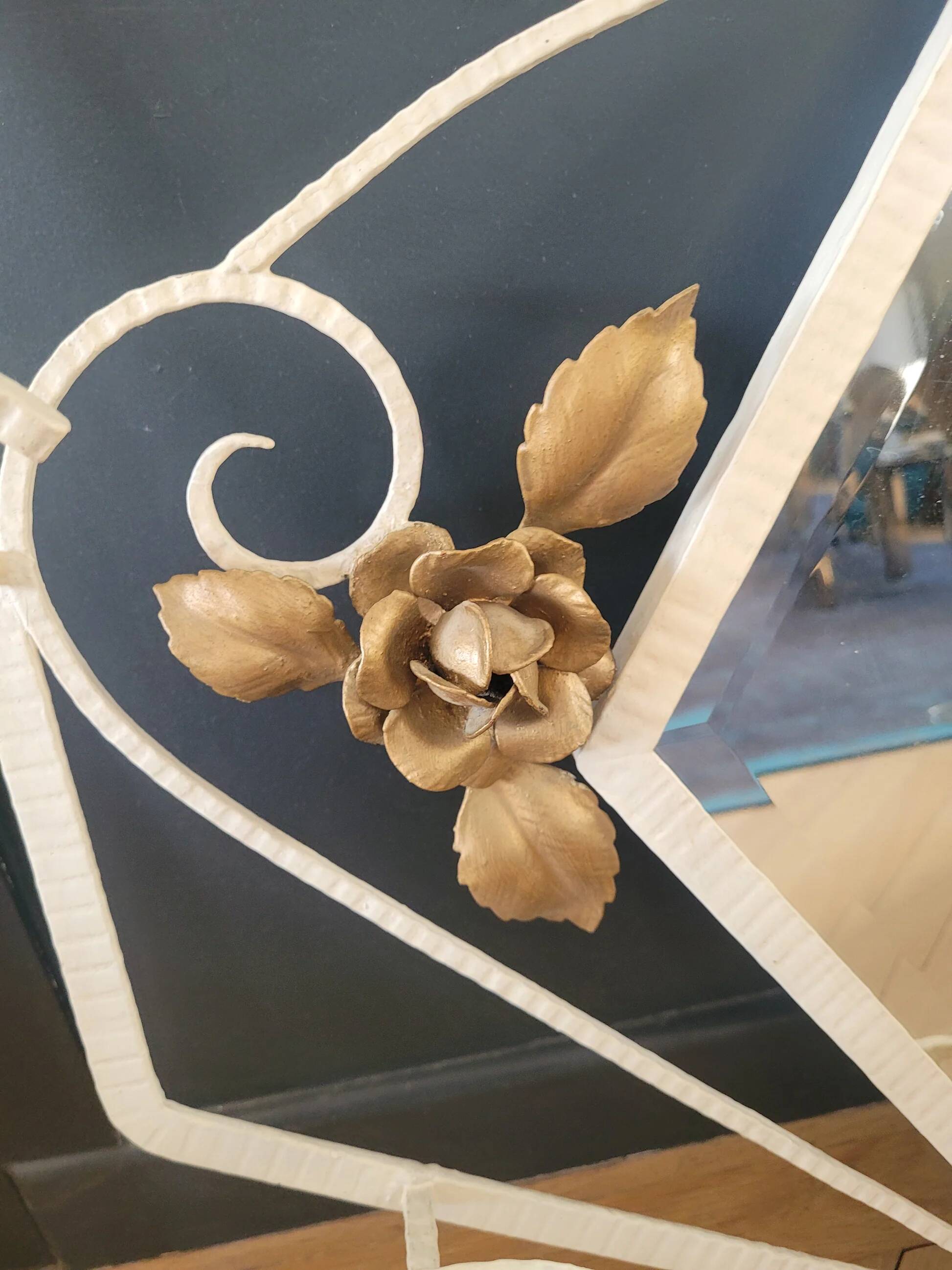 Entrance hall - Wall-mounted coat rack with mirror