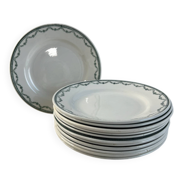 Set of 12 flat plates in Saint Amand earthenware, 22.5cm.