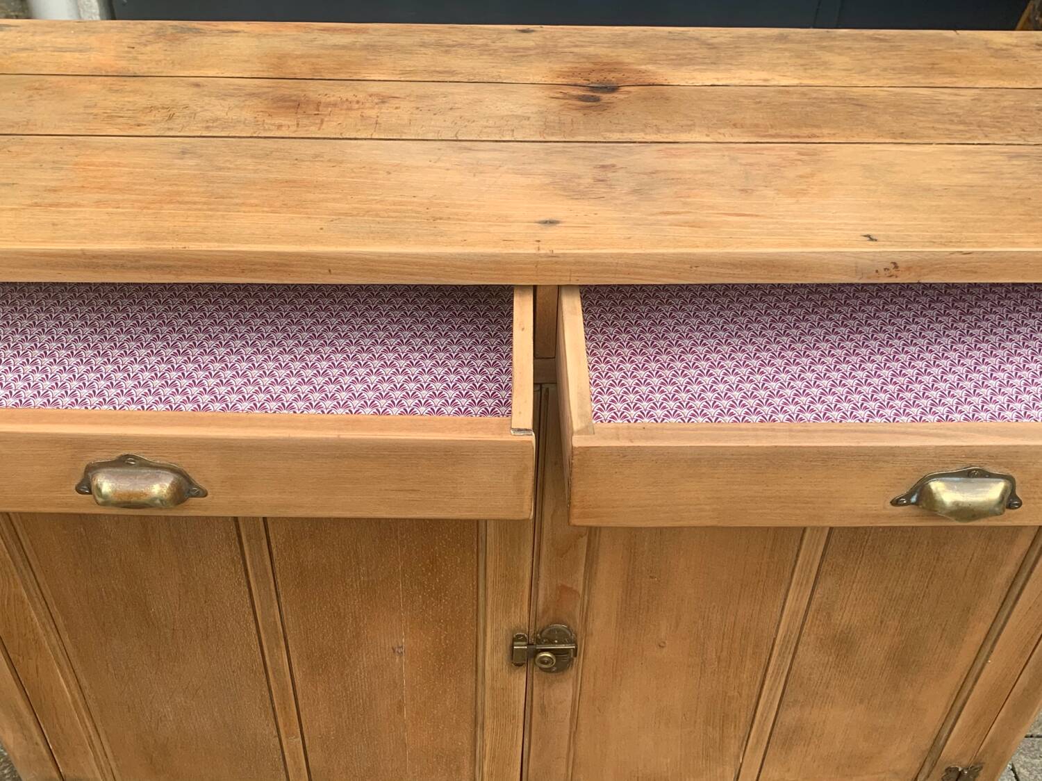 Grand Parisian buffet with billot and butterfly hinges, raw wood, 1930.