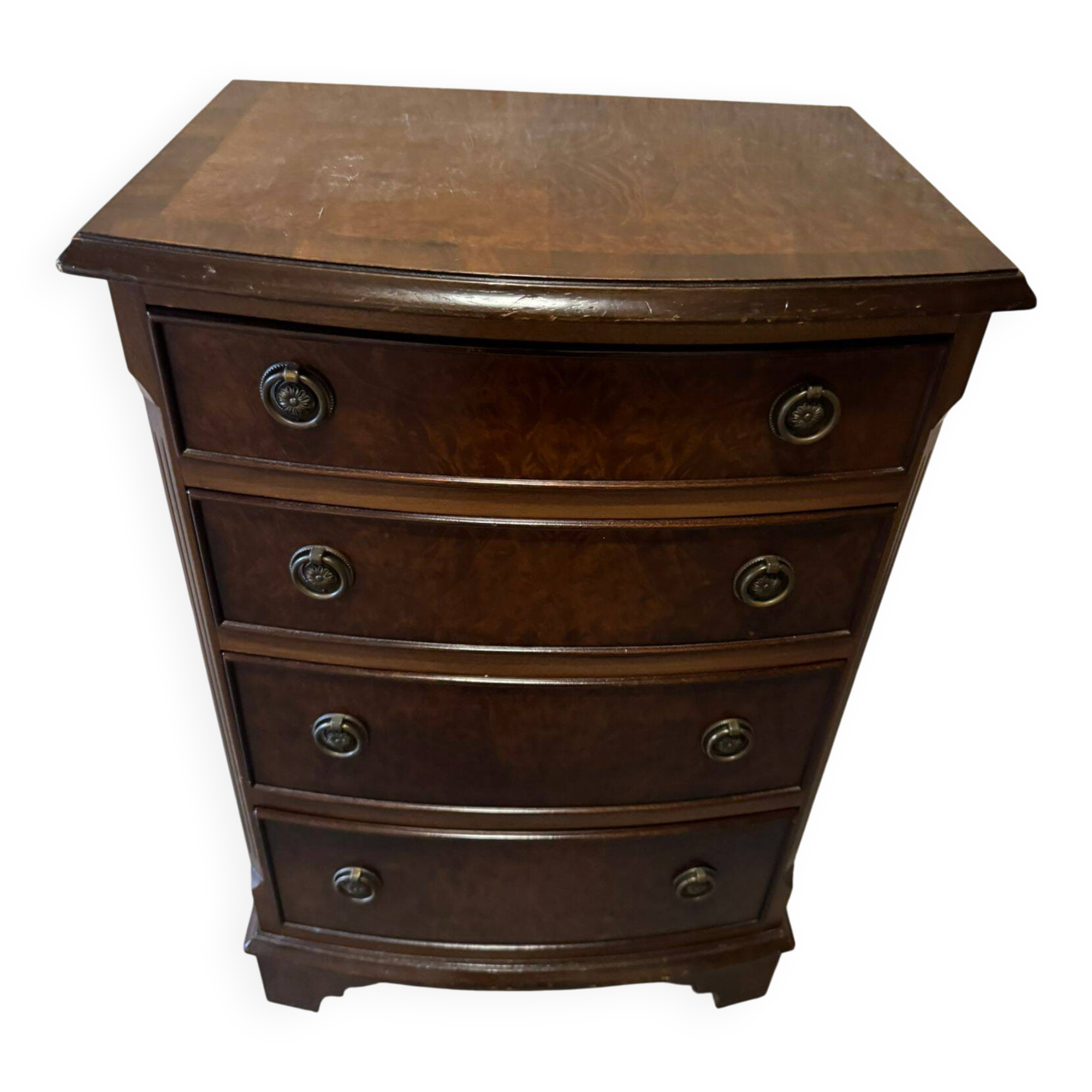Commode en noyer burr avec des joints à queue d'aronde.