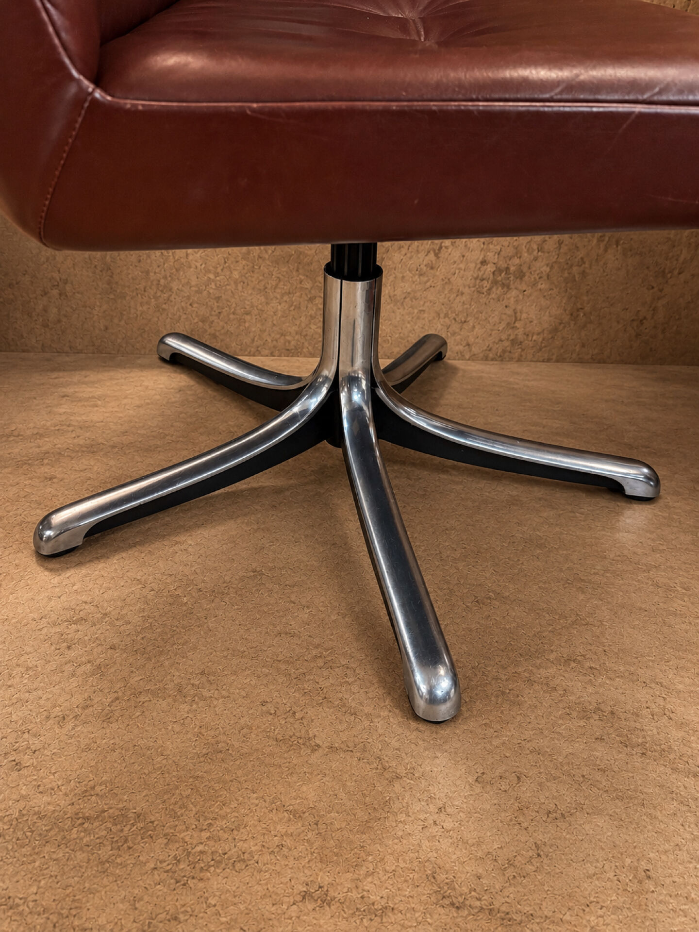 Pair of P128 armchairs by Osvaldo Borsani circa 1970