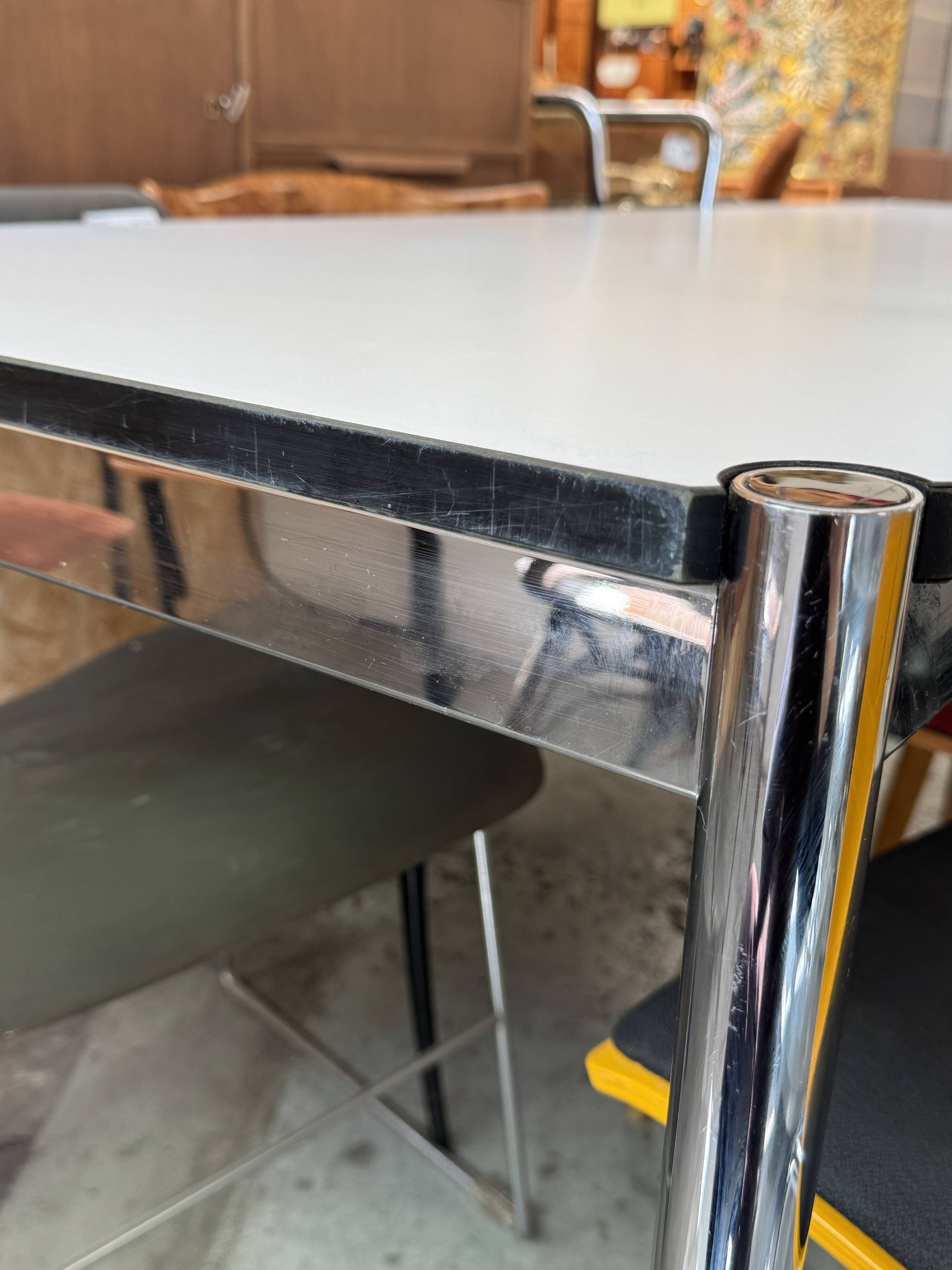USM HALLER table