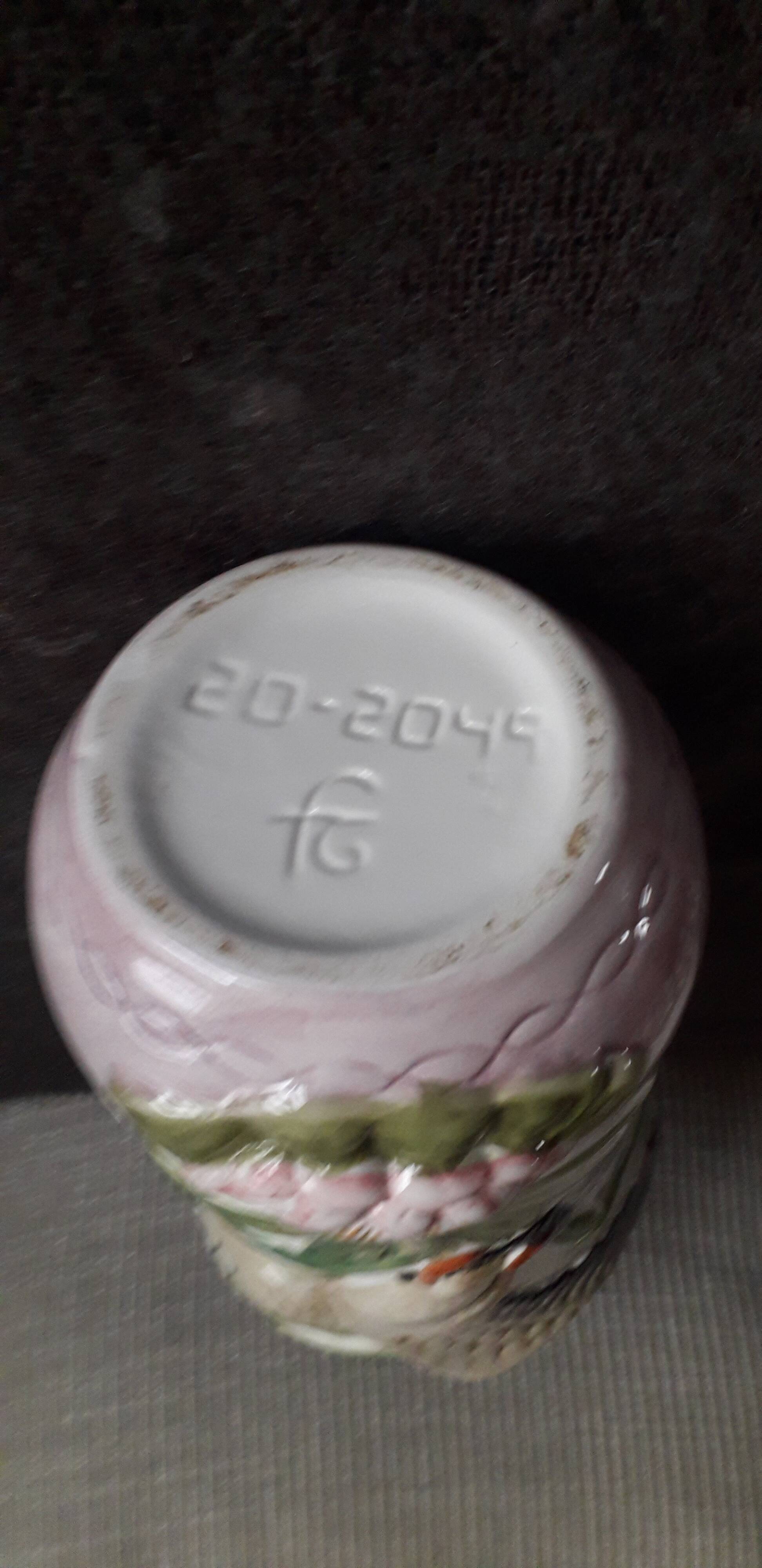 Large, very original vintage vase in slip