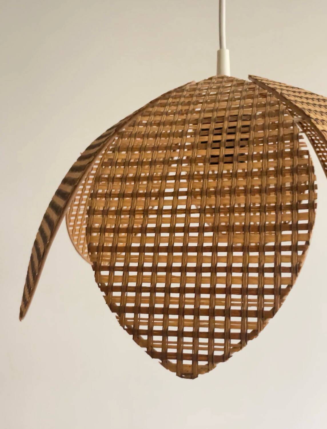 Paire de suspensions fleur de lotus vintage