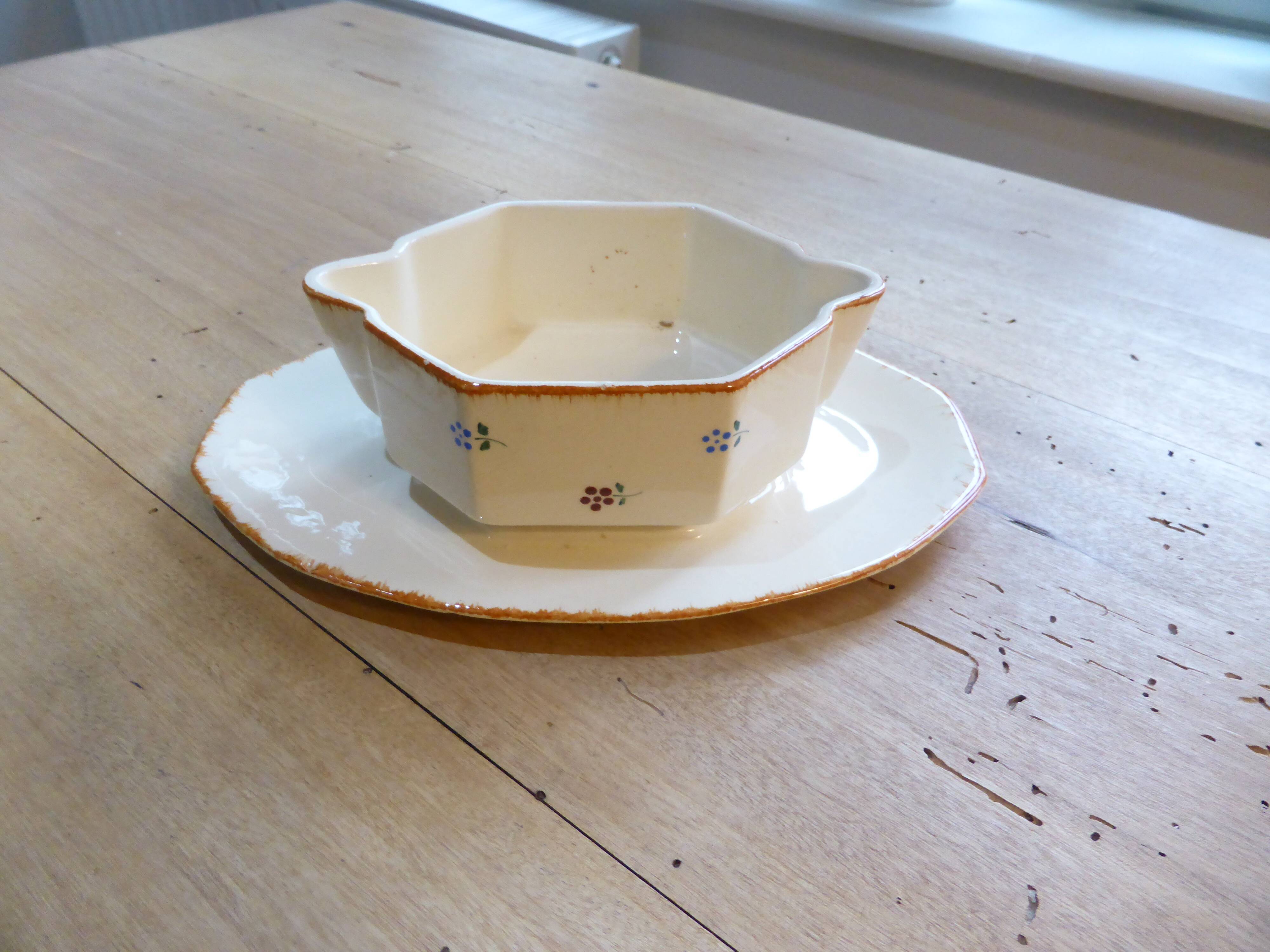 St Amand porcelain sauceboat 191222