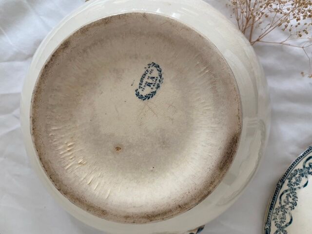 Salins iron earth tureen