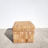 Pouf coffre façon en patchwork de cuir beige de Sede