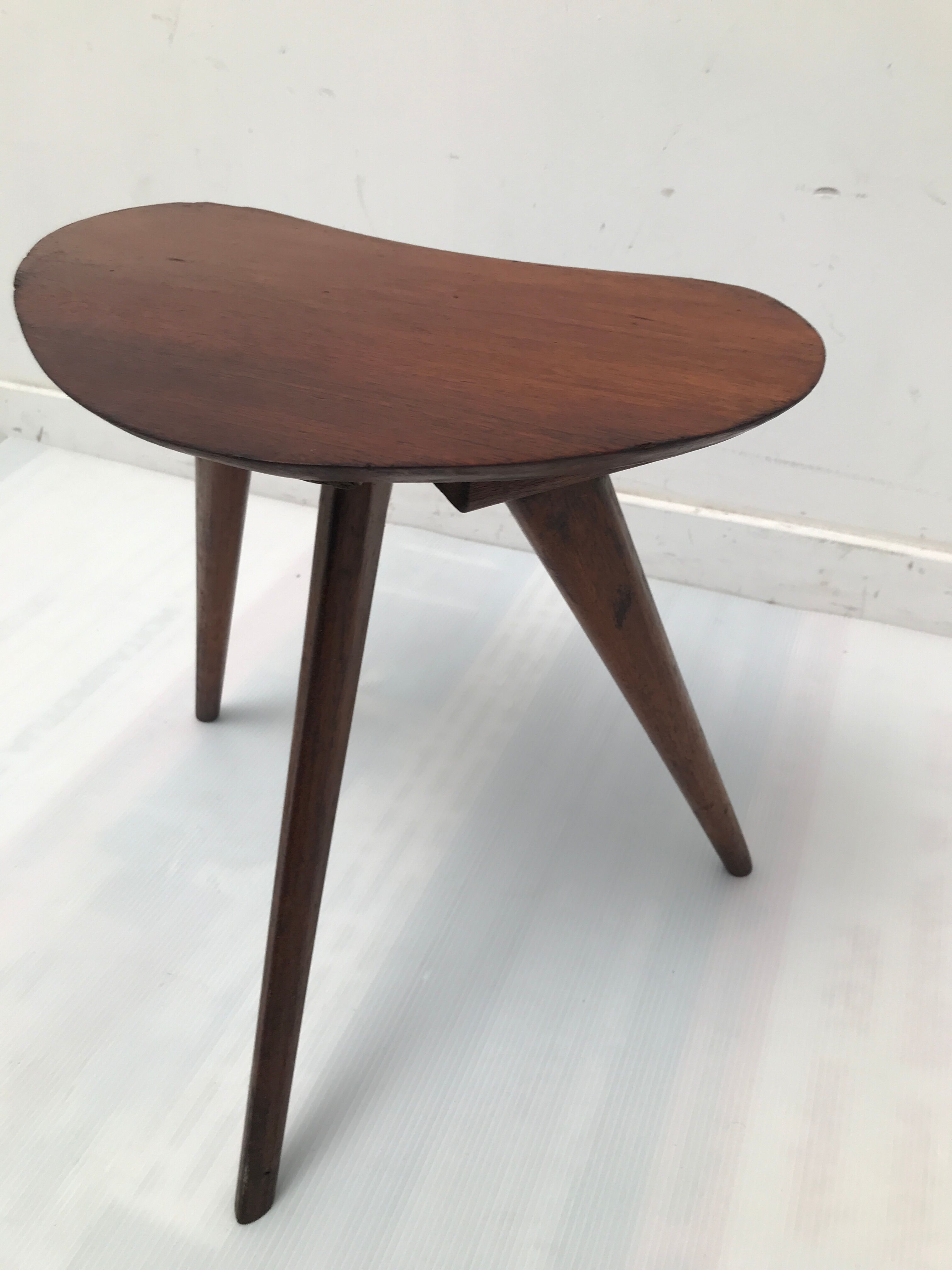 Vintage tripody tabout shape triangle annee 60