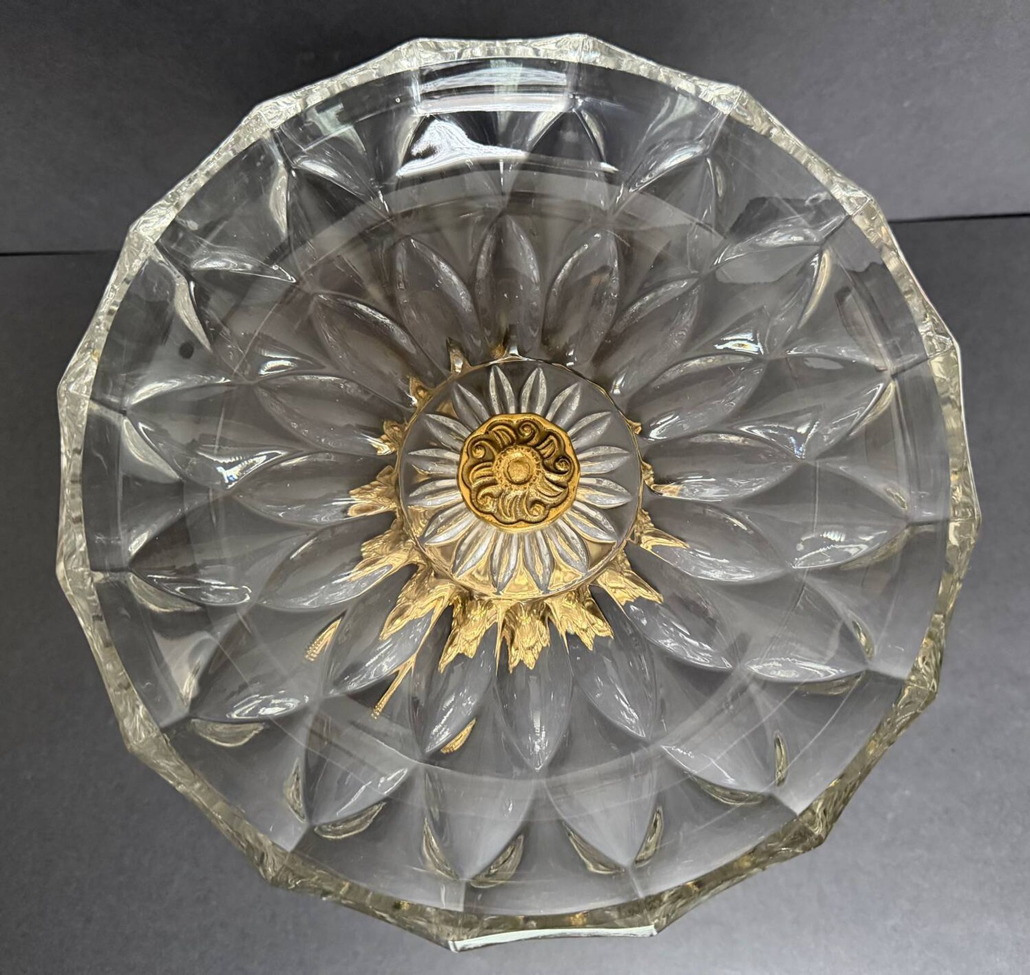 Coupe ancienne en cristal sur pied en bronze