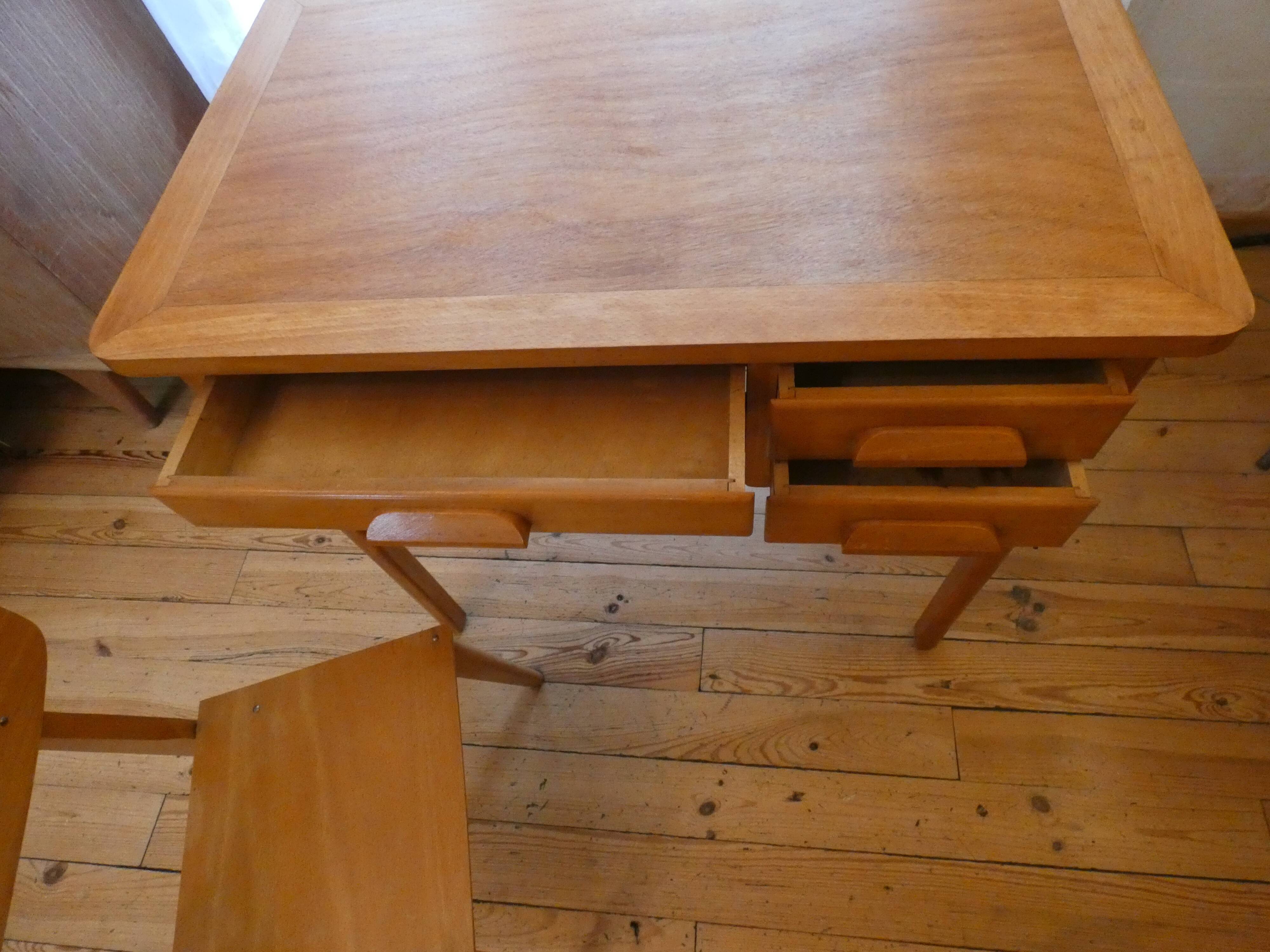 Child desk and chair