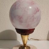 Lampe pied en marbre et globe effet marbré rose vintage 1970