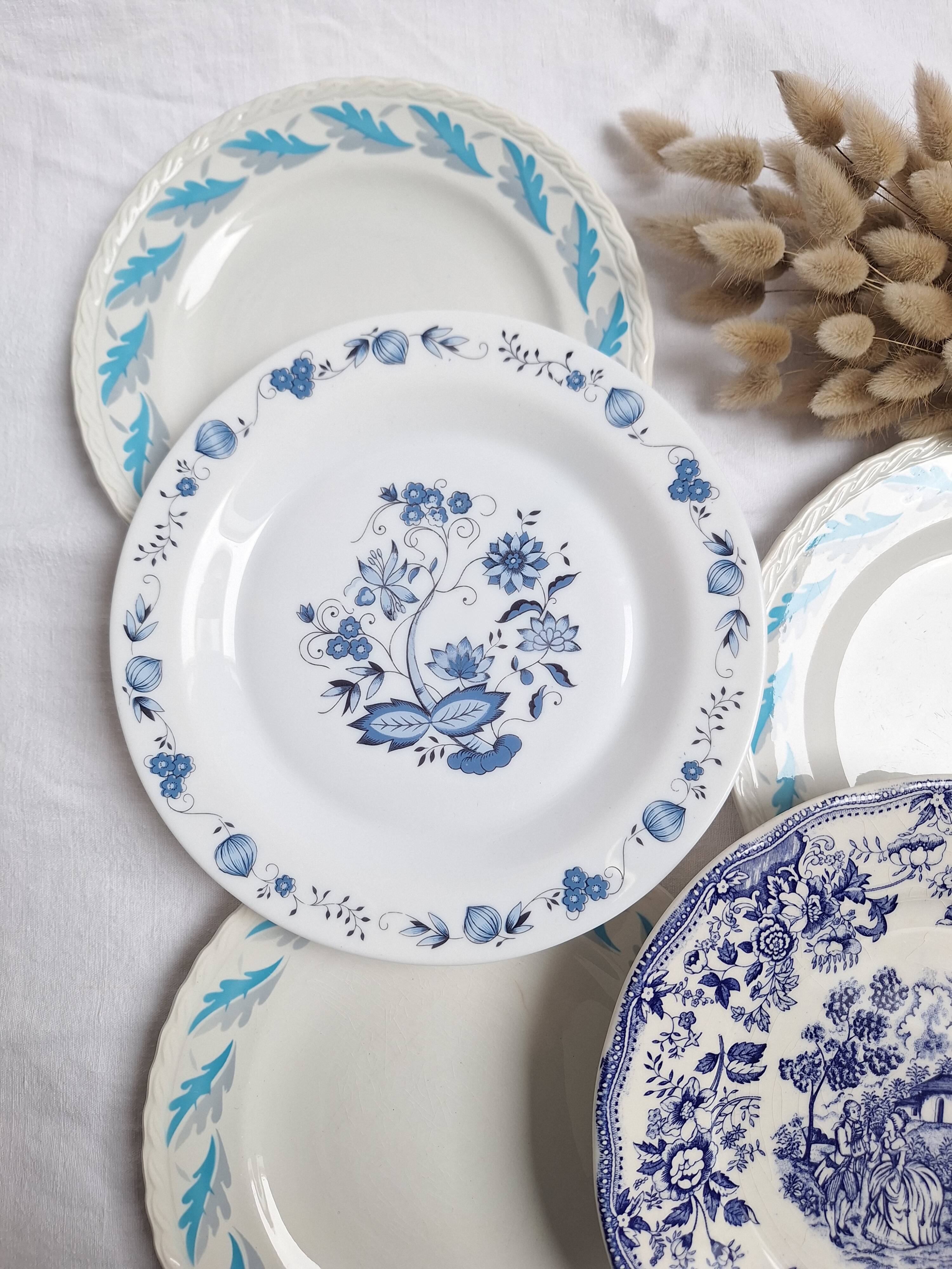 Assiettes plates bleu vintage