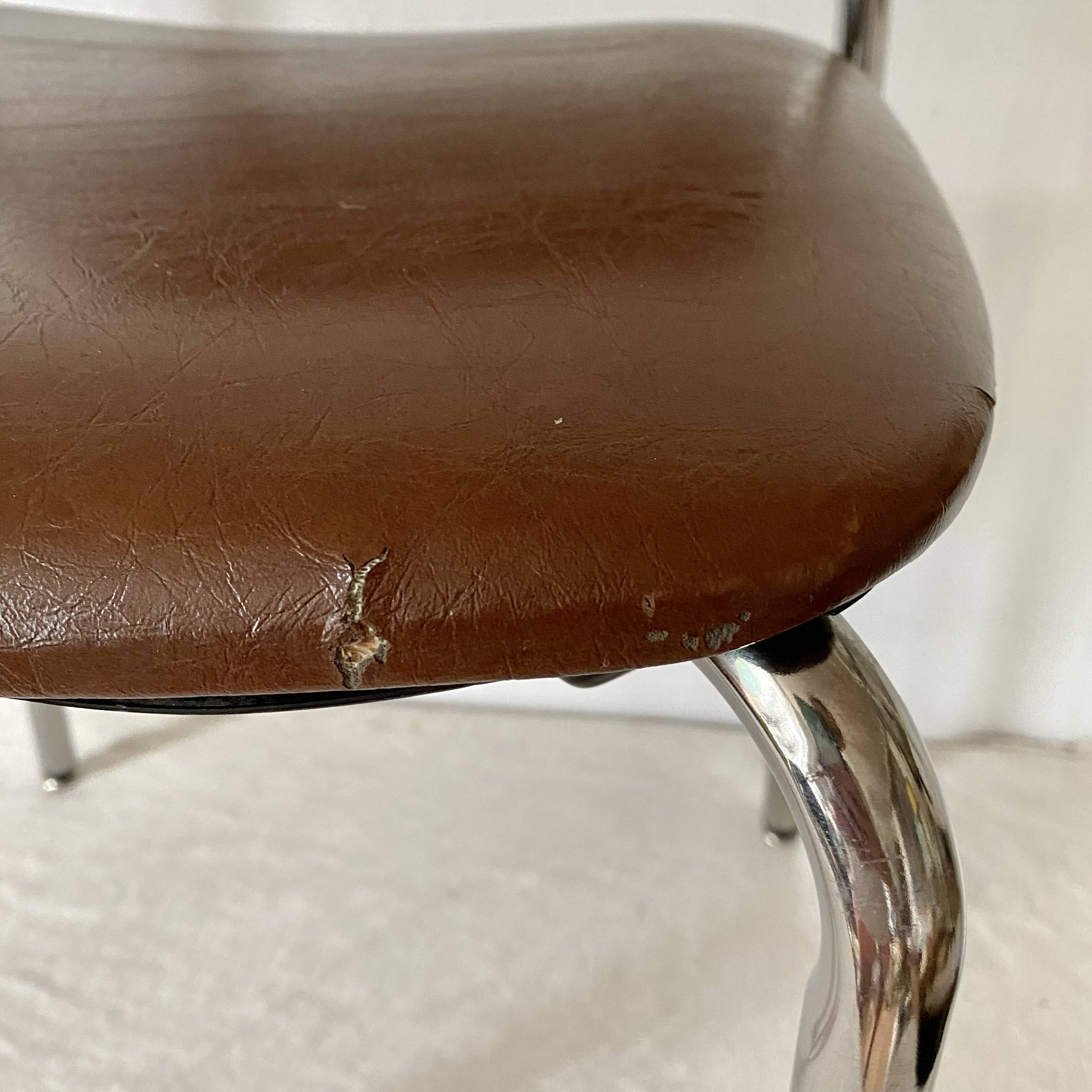 Chaise vintage en chrome et skaï