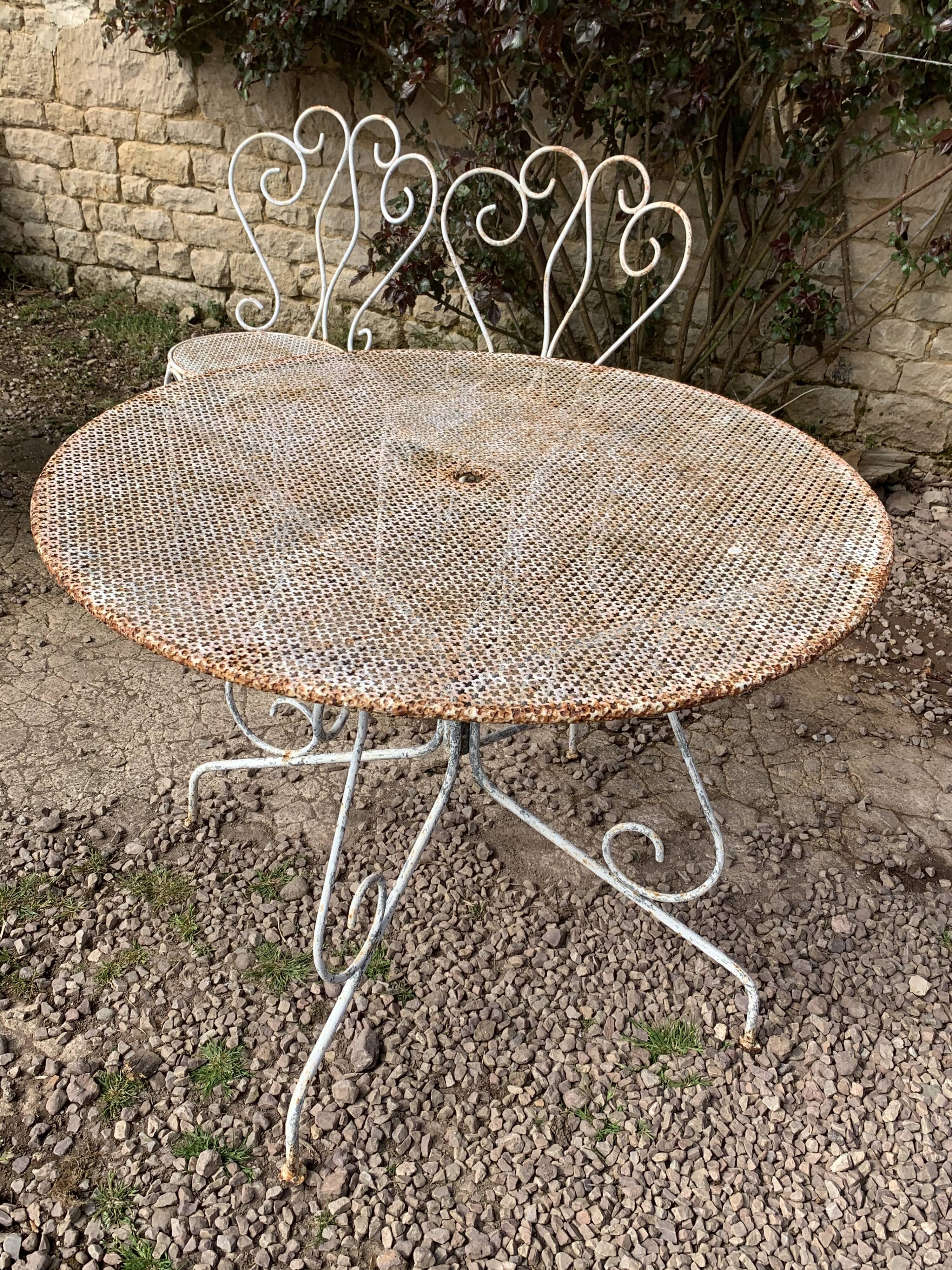Salon de jardin blanc en fer forgé 2 chaises de jardin +  1 table