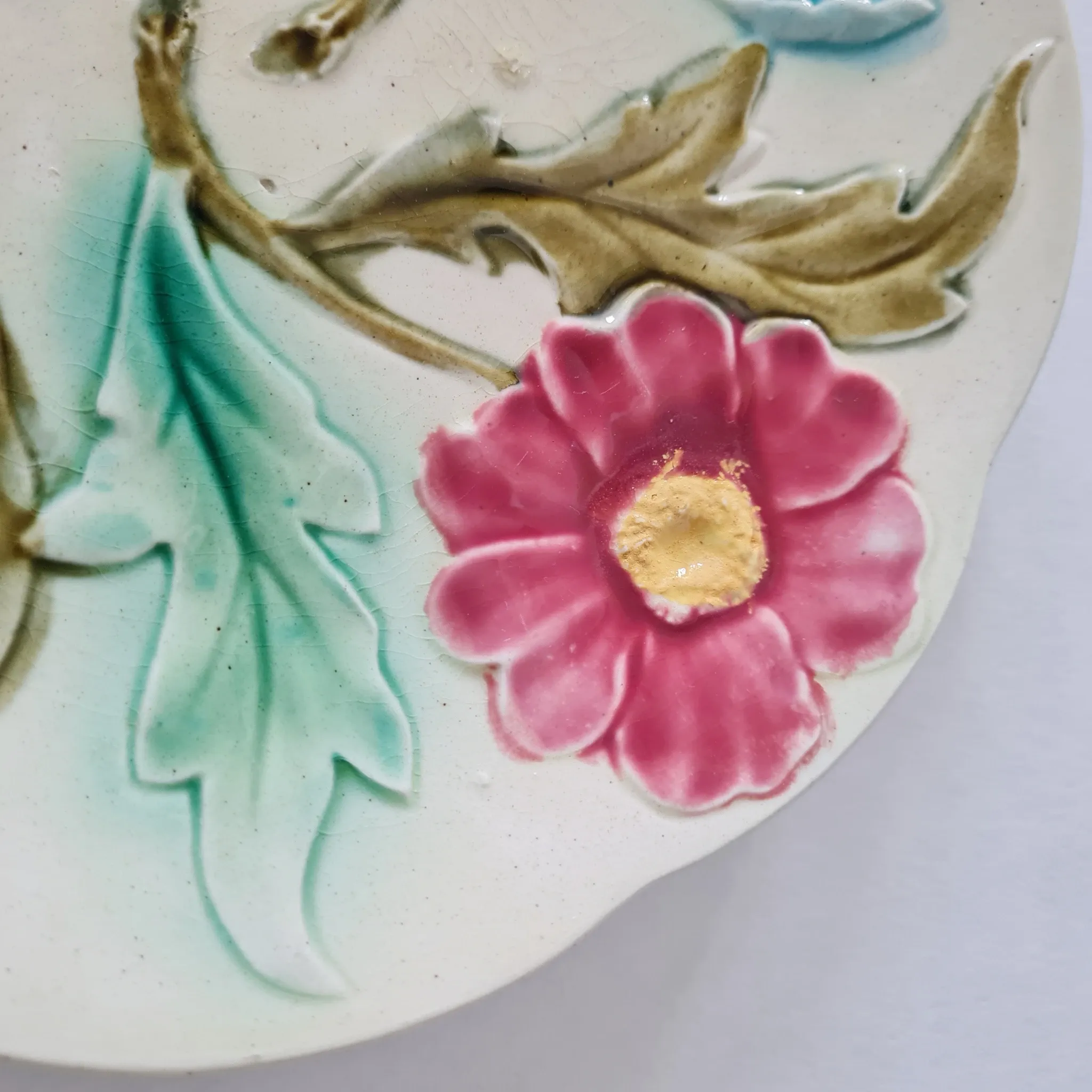 Lot de 2 Assiettes Vintage en Barbotine