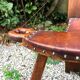 Chaise vintage tripode en bois et cuir années 60