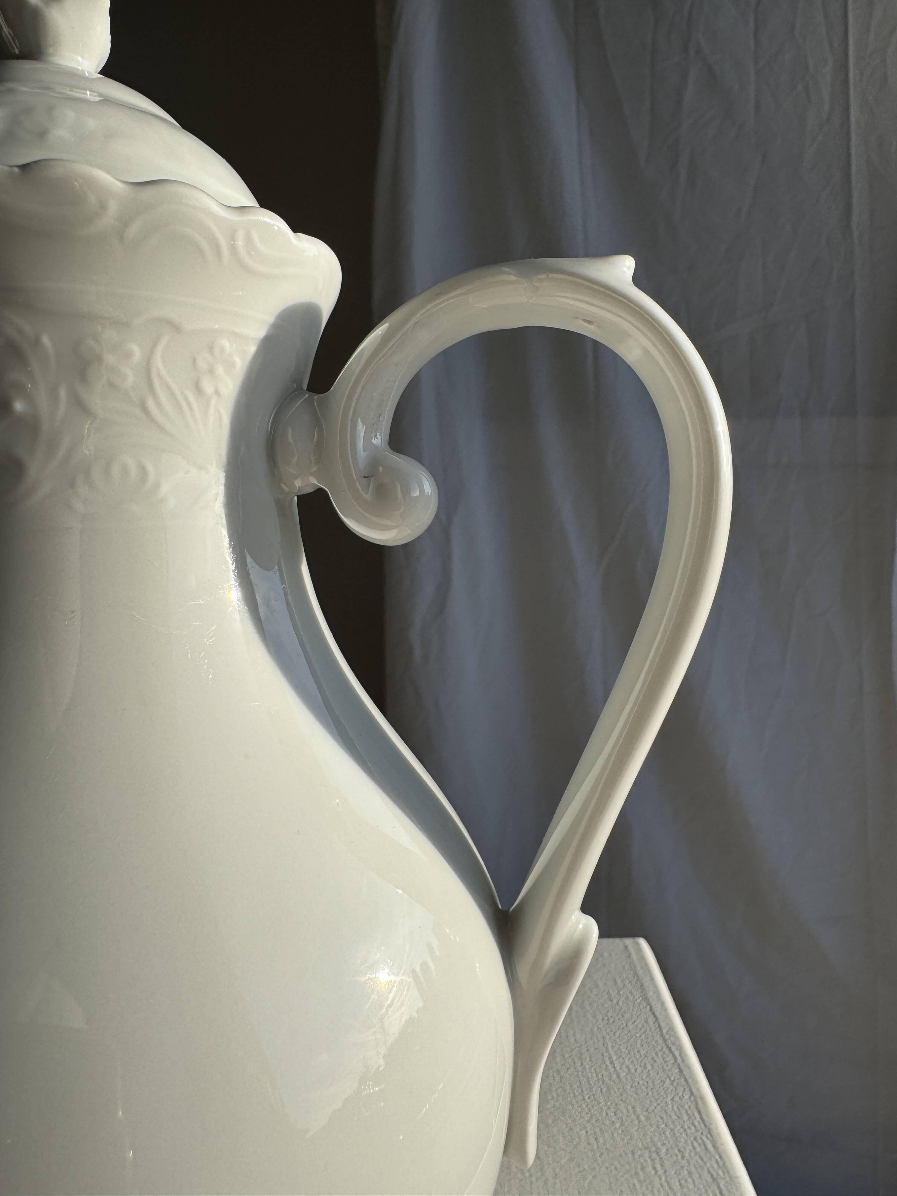 White Bavarian porcelain teapot H27