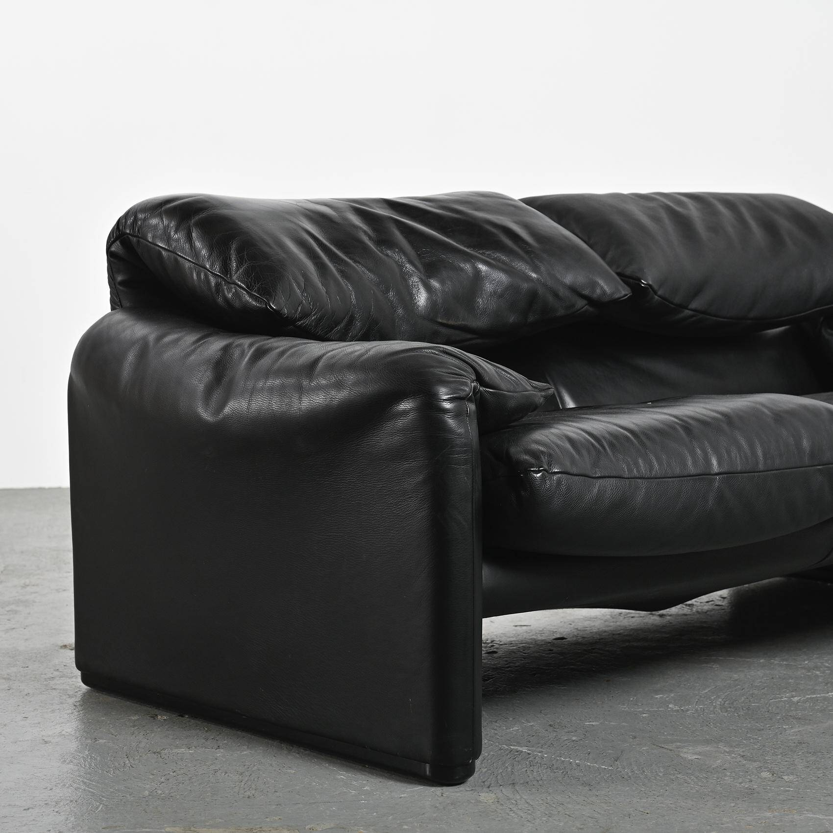 Maralunga sofa by Vico Magistretti, Cassina circa 197
