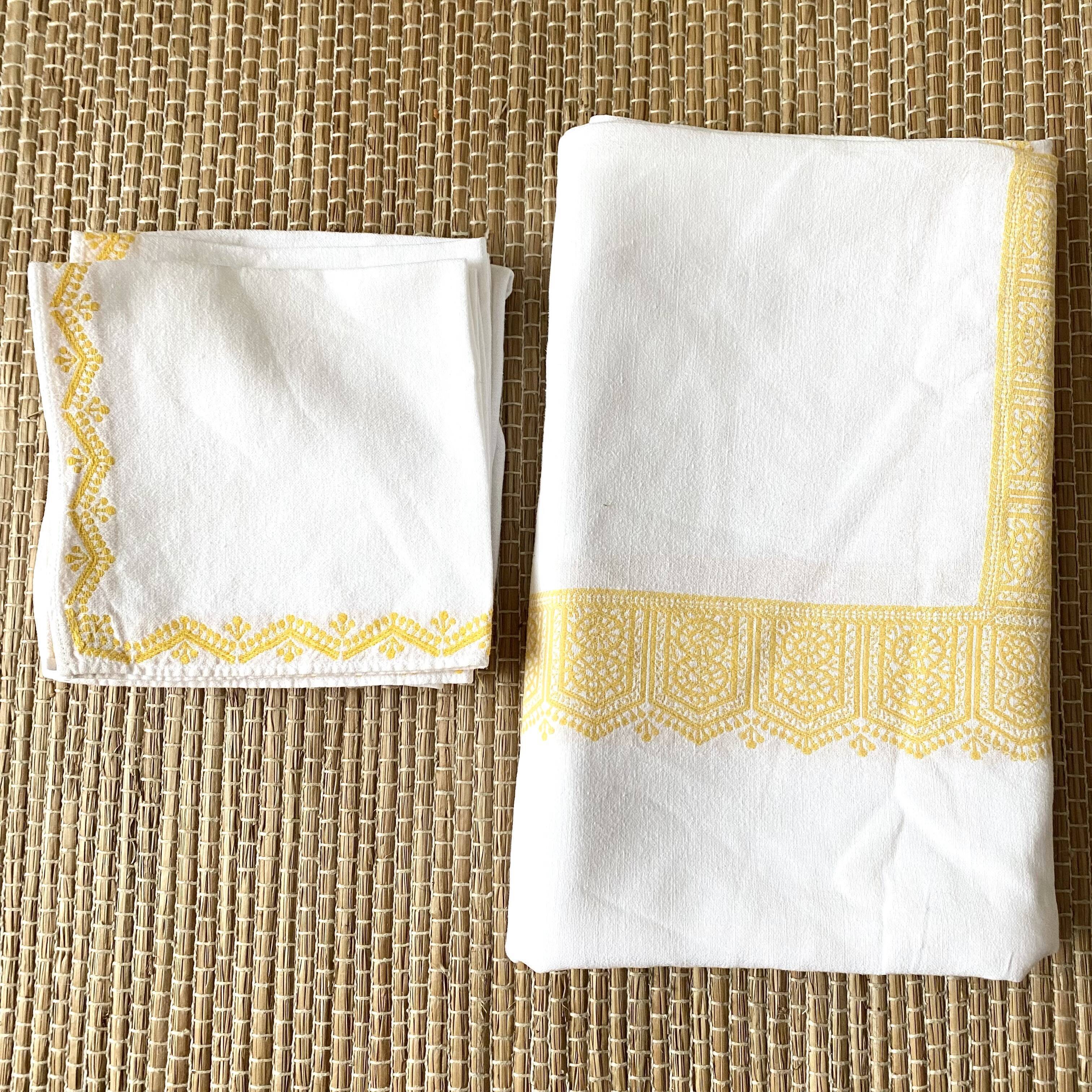 Vintage rectangular tablecloth 145 X 190 and assorted towels