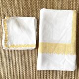 Vintage rectangular tablecloth 145 X 190 and assorted towels