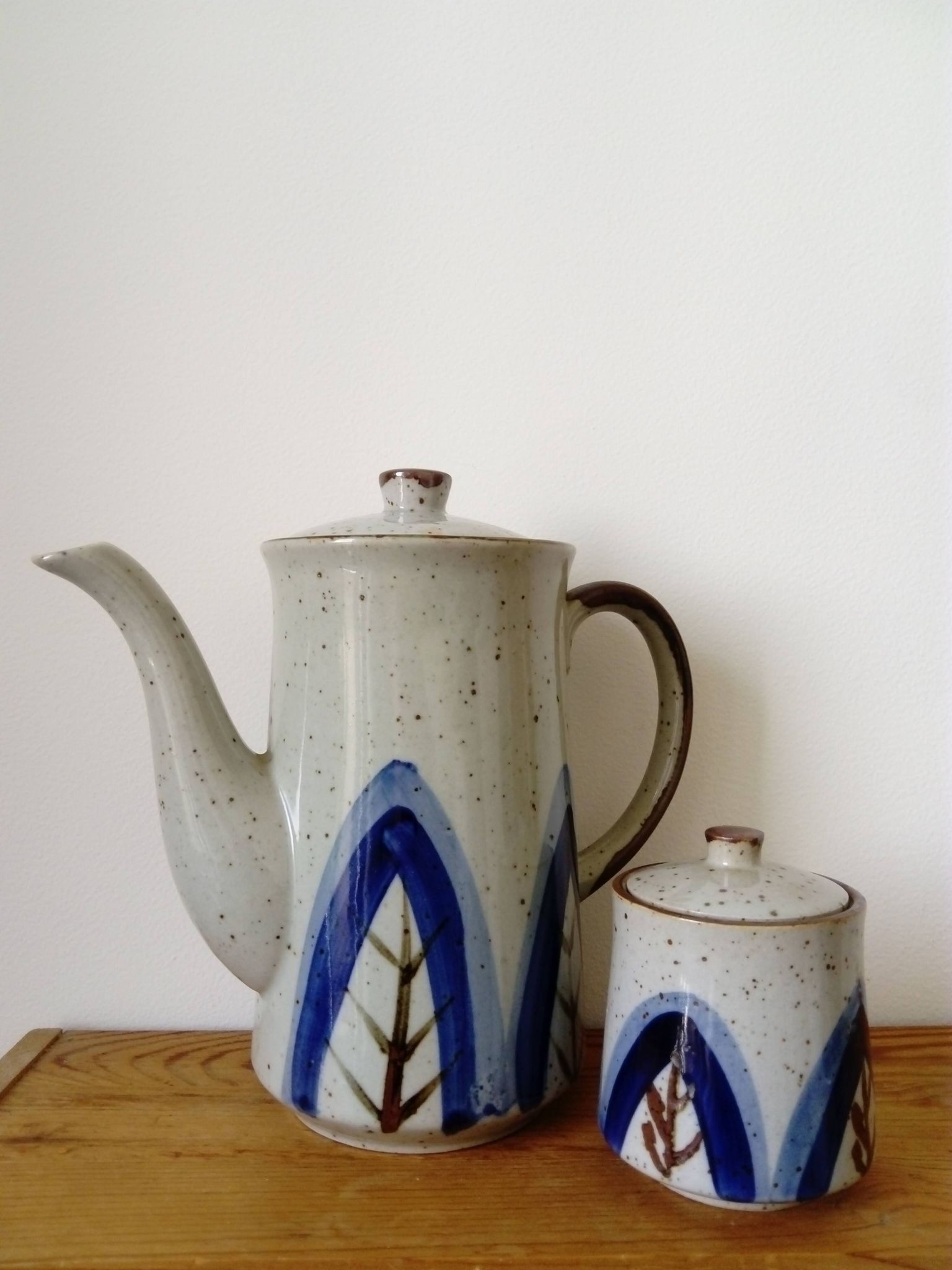 Cafetière et sucrier vintage