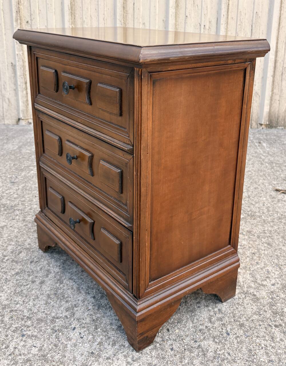 Vintage bedside cabinet with three drawers in moulded wood, Louis XV style.