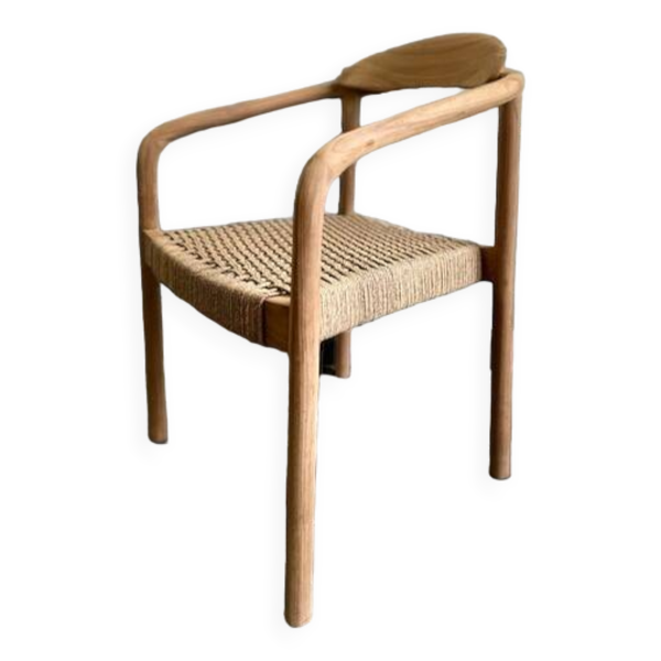 Chaise en bois massif avec assise et accoudoirs tressés