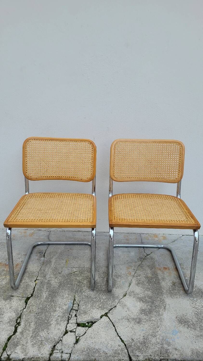 Paire de chaises Marcel Breuer modèle B32 signé Italy.