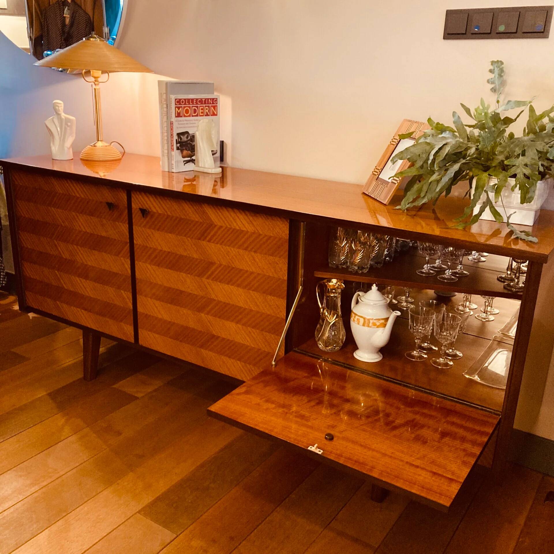 Buffet style années 50, placage teck, laque