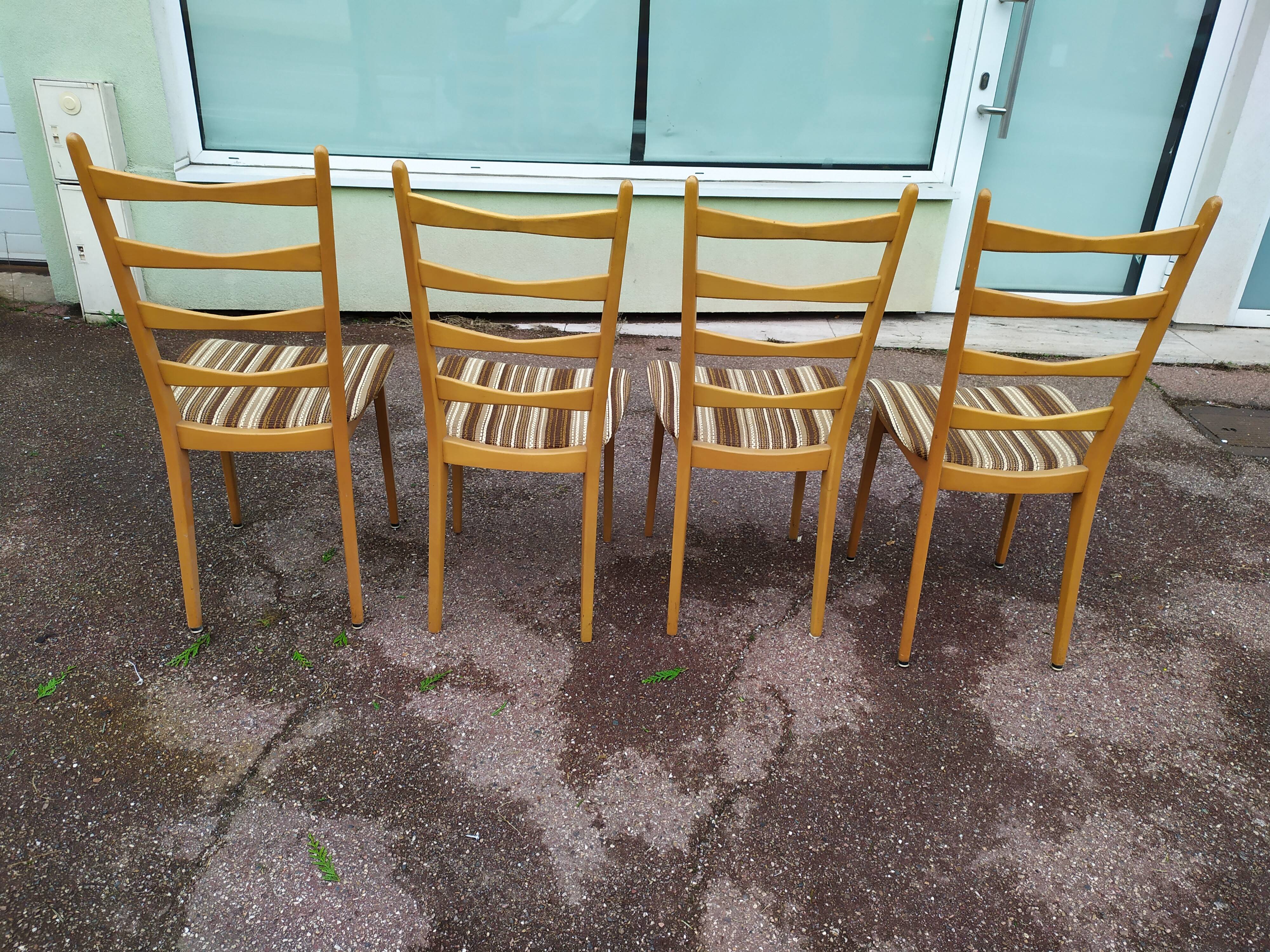 Lot 4 Light wood chairs in vintage Scandinavian fabric