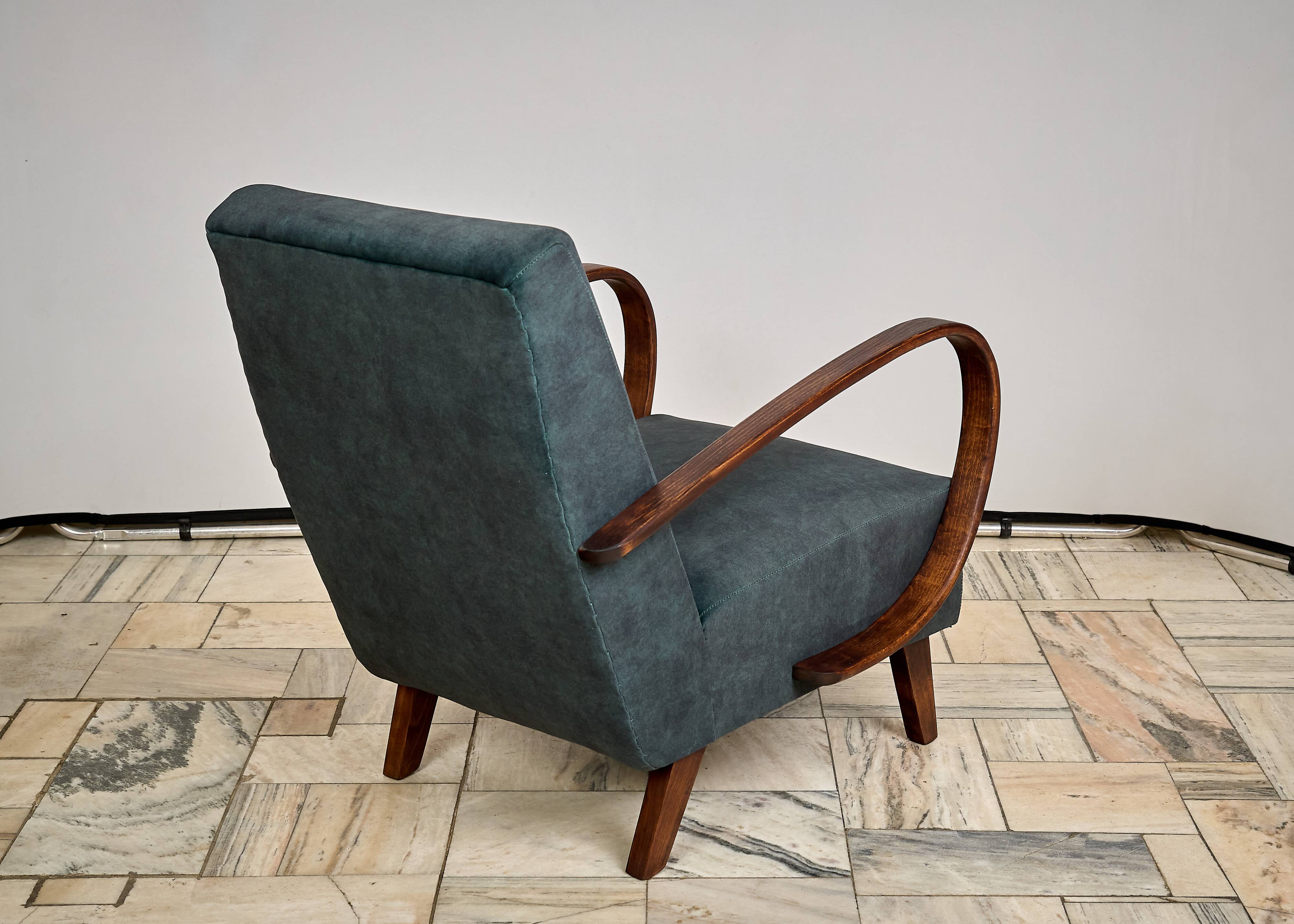 H 410 armchair designed by Jindrich Halabala, Czechoslovakia, 1940s