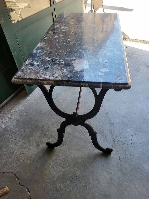 Table de bistrot marbre pied en fonte
