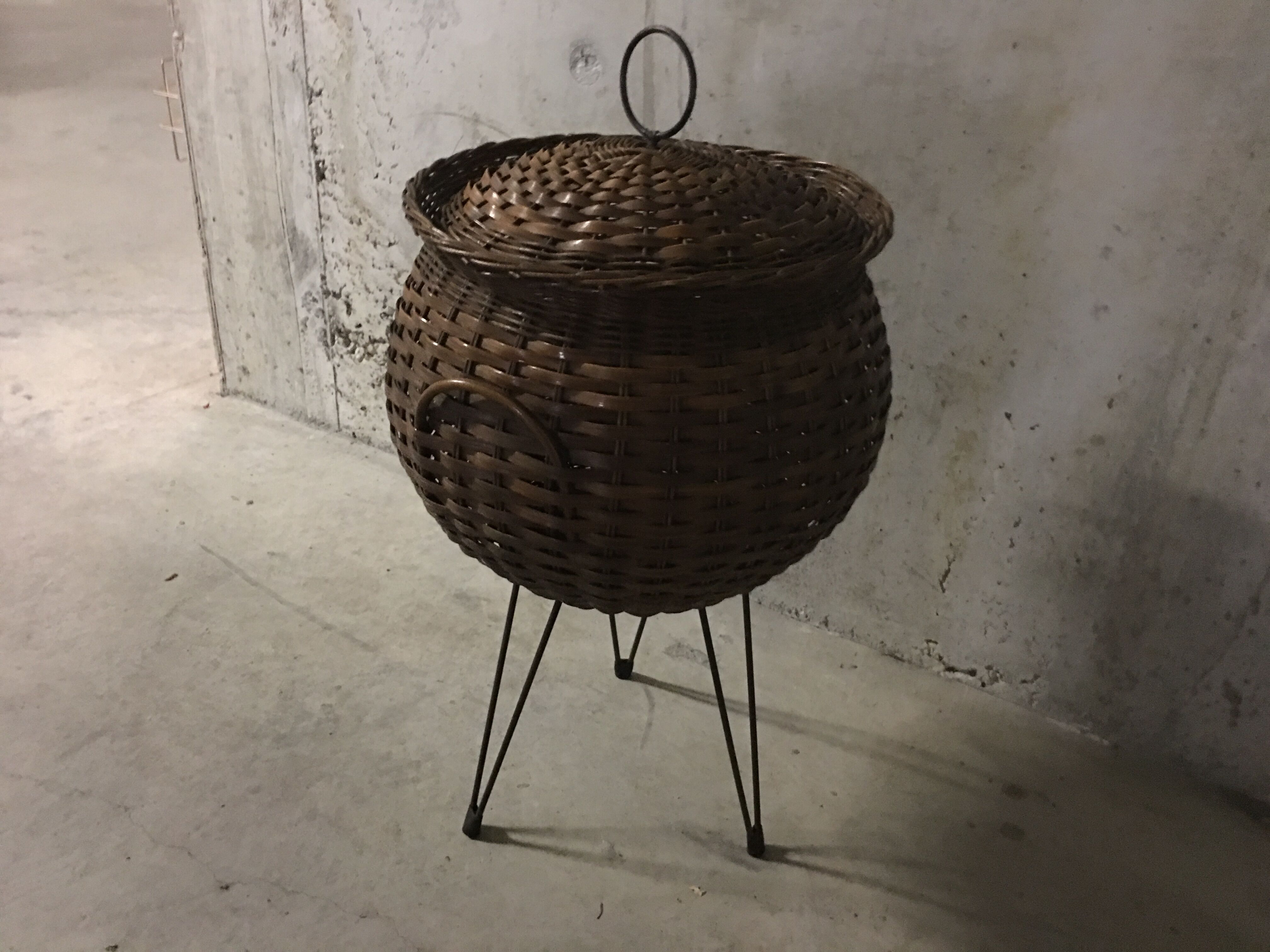 Rattan worker