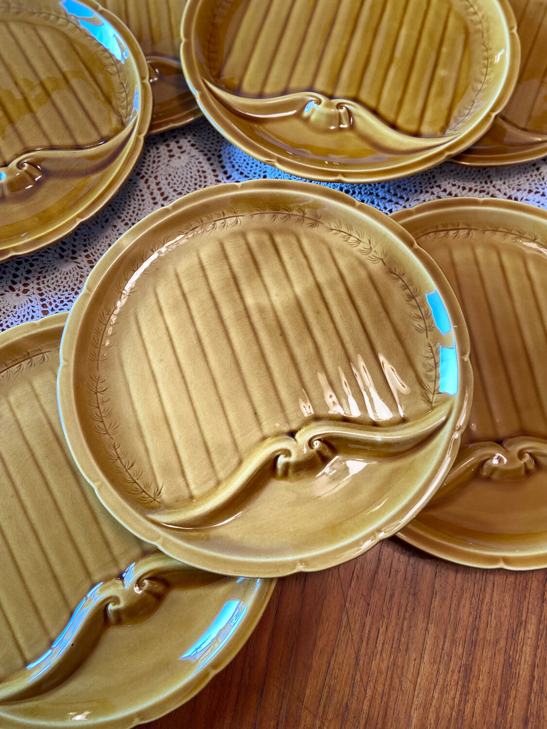 Service of 8 asparagus plates and its 2 sauce boats Gien 1960