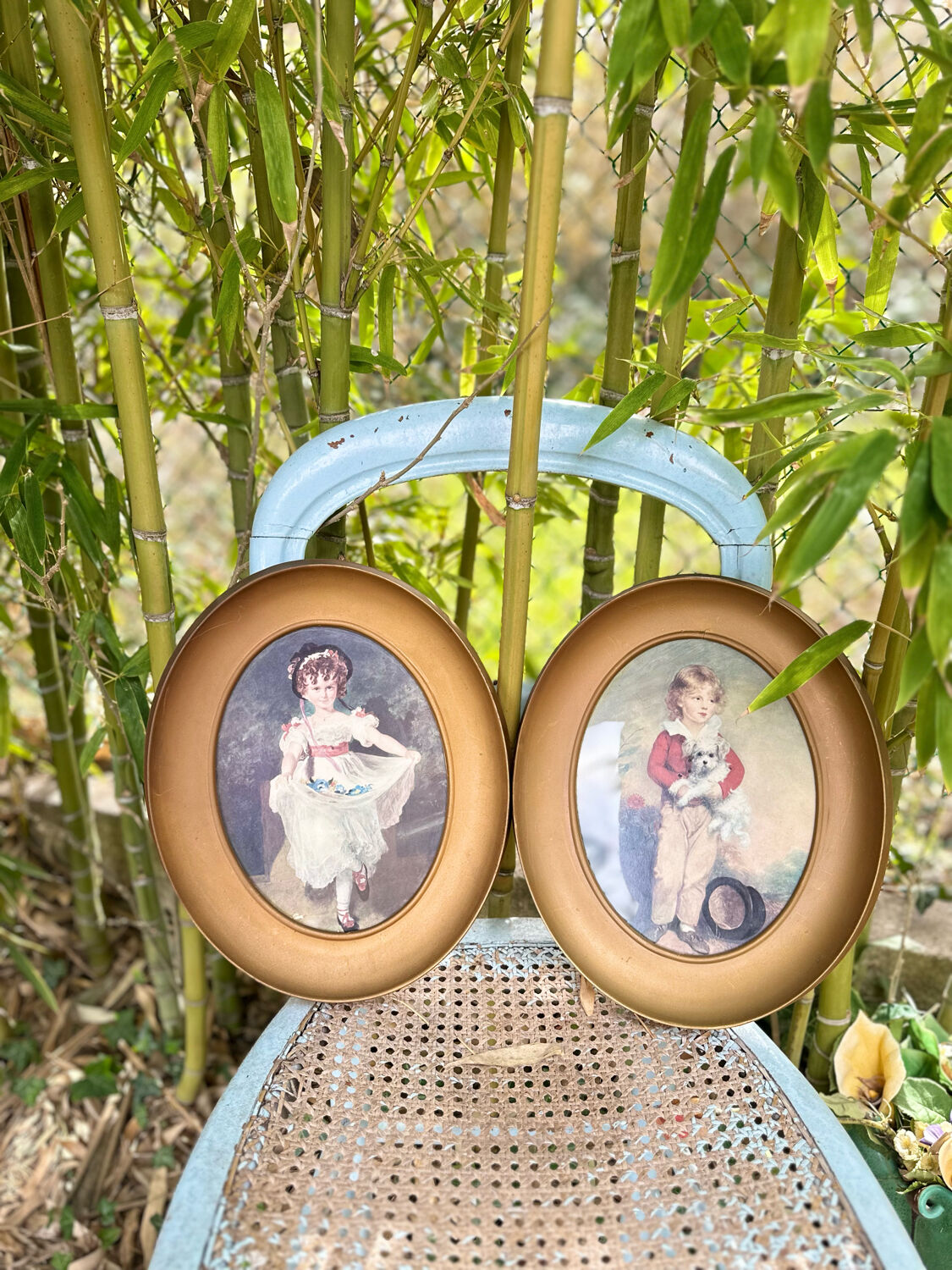 Set of 2 oval paintings