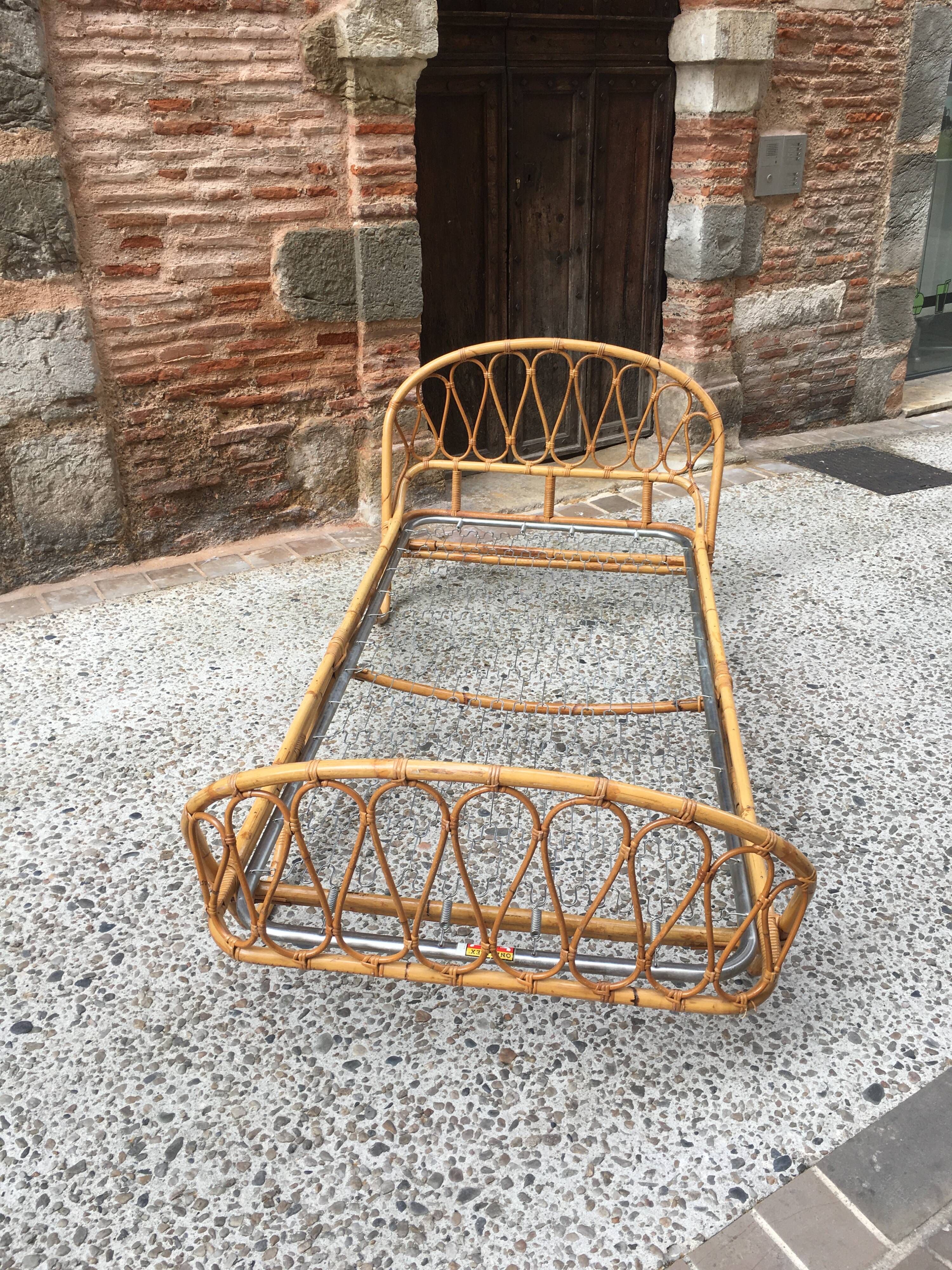 1-seat rattan basket bed