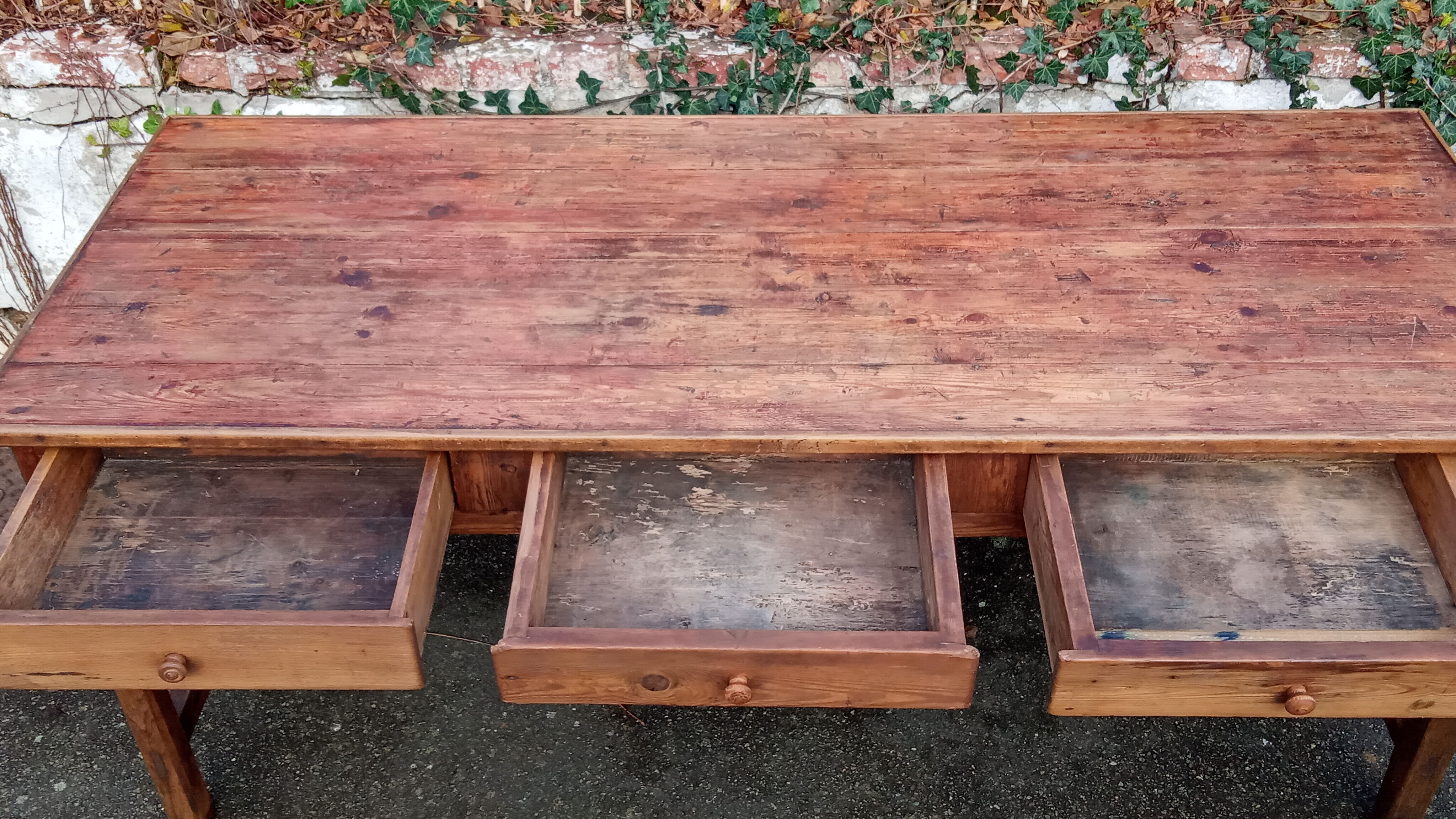 Oak farmhouse table, six drawers