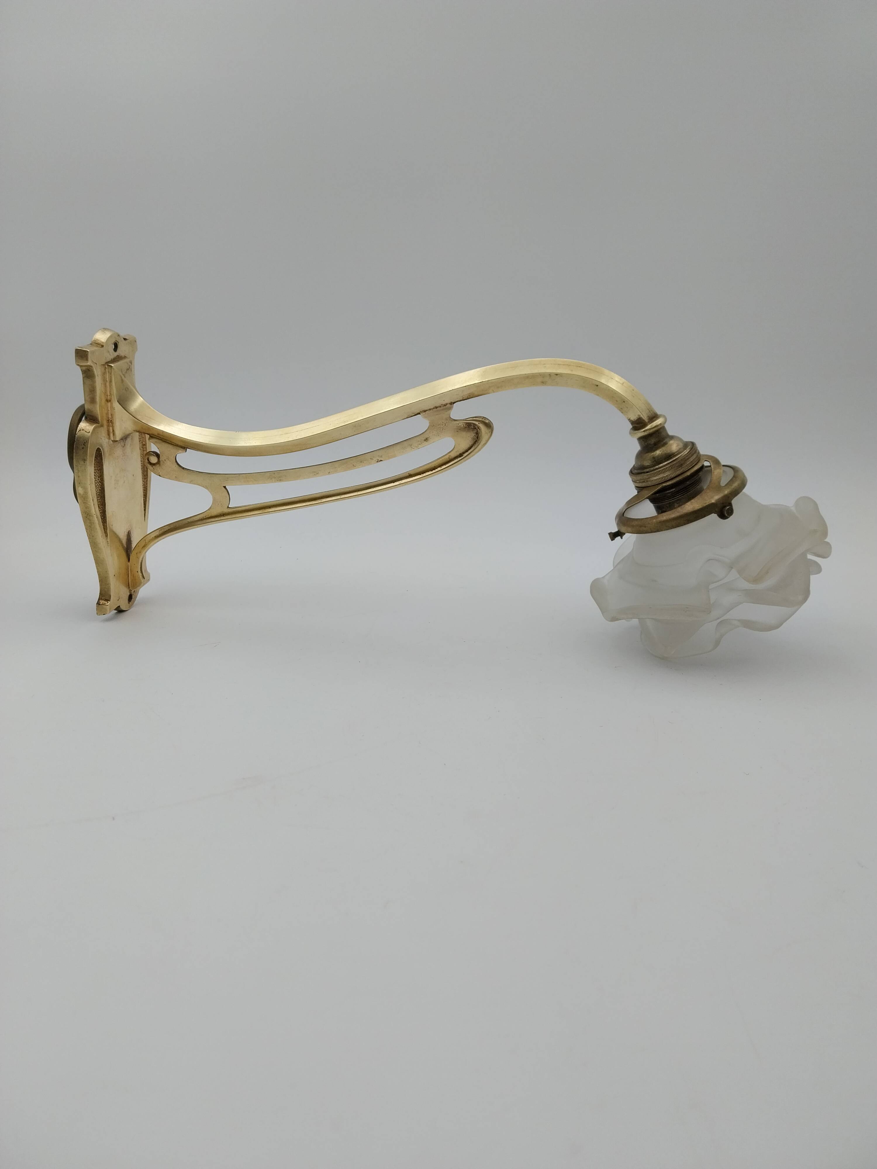 Art Nouveau bronze wall lamp with its rose-shaped glass paste tulip