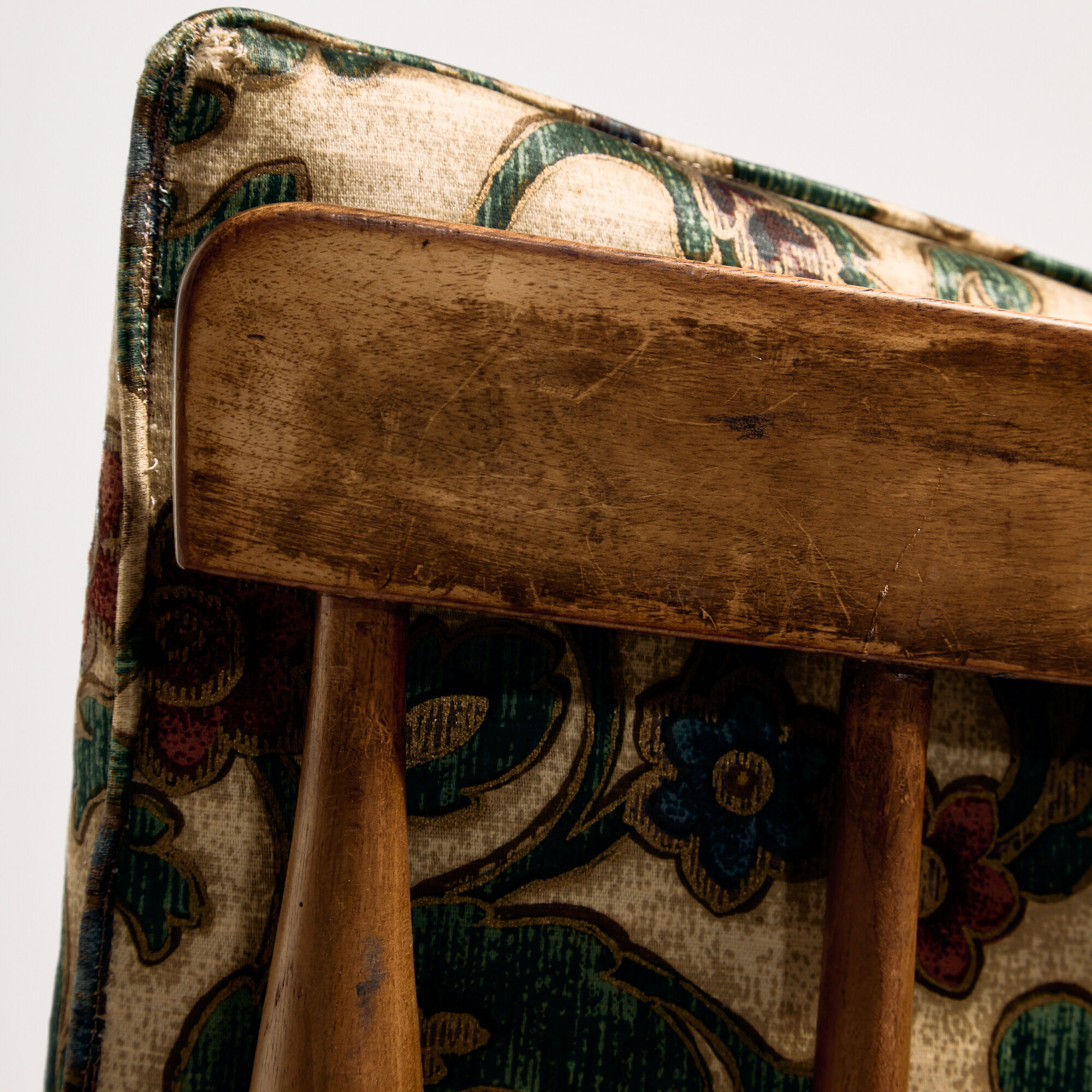 Fauteuil en noyer par Anna-Lülja Praun