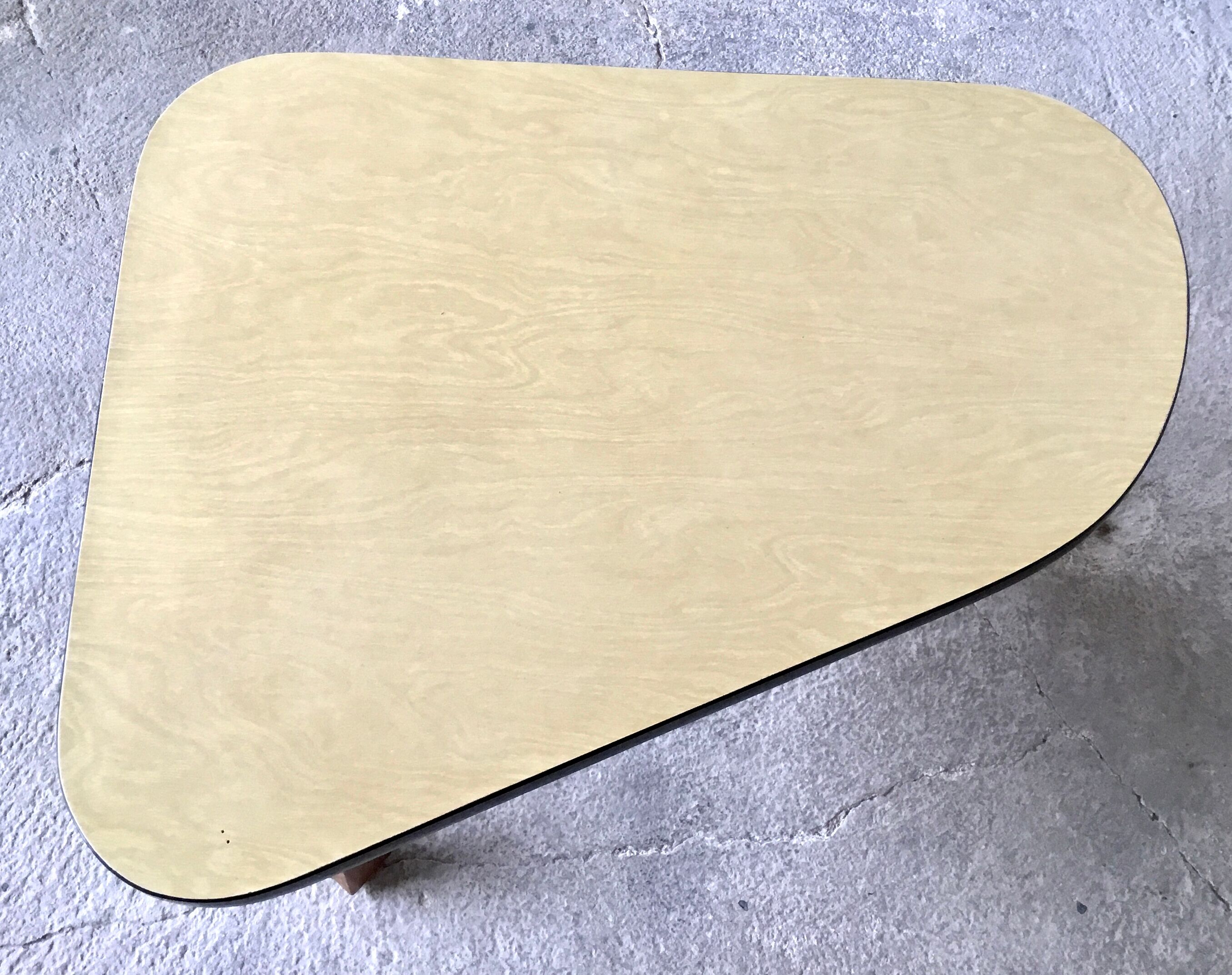 Modernist free-form tripod coffee table 2 trays - 1950