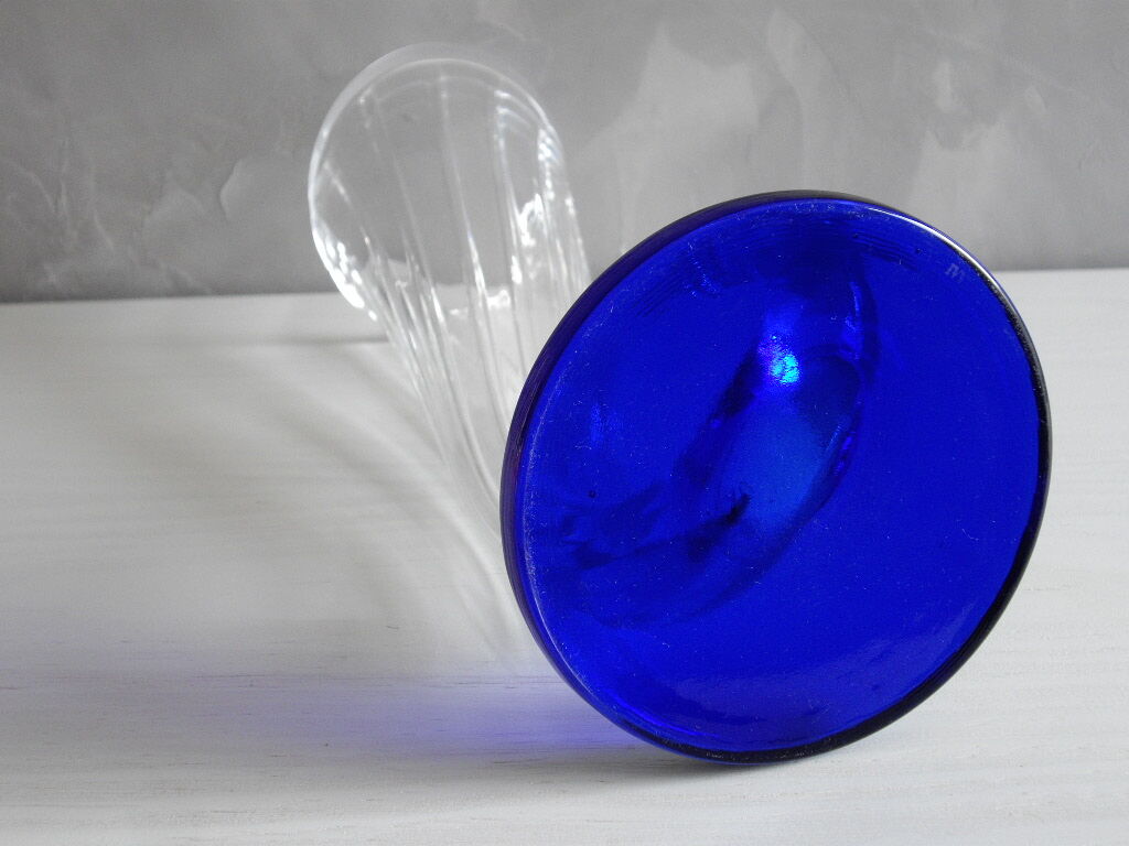 Crystal vase in the shape of horn of plenty, signed lVV