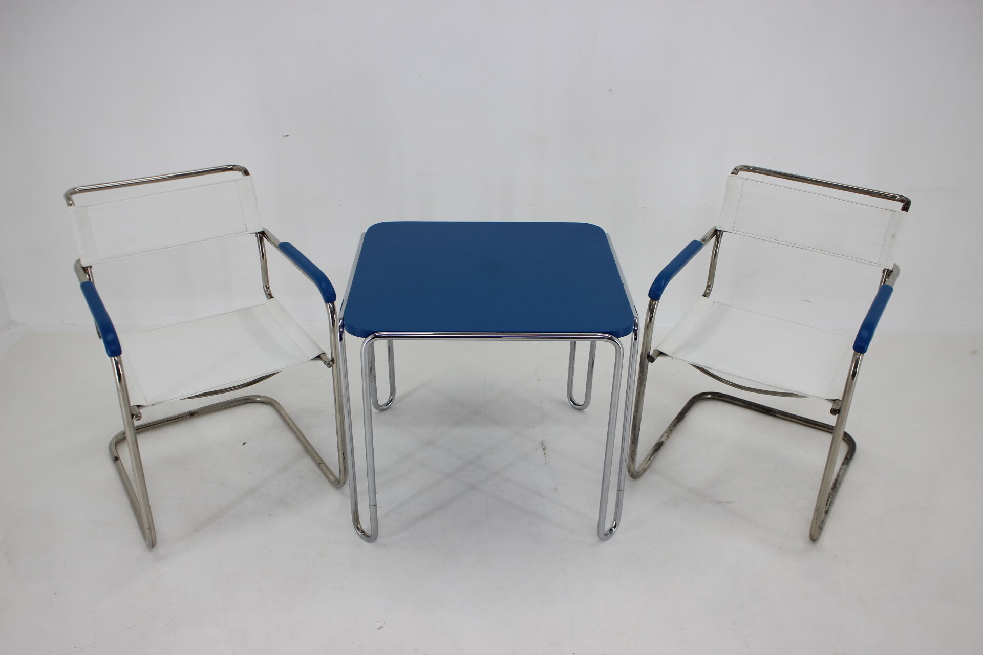 1930s Marcel Breuer Set of  B10 Bauhaus Tubular Table  and B34 Armachairs by Mucke Melder, CZ