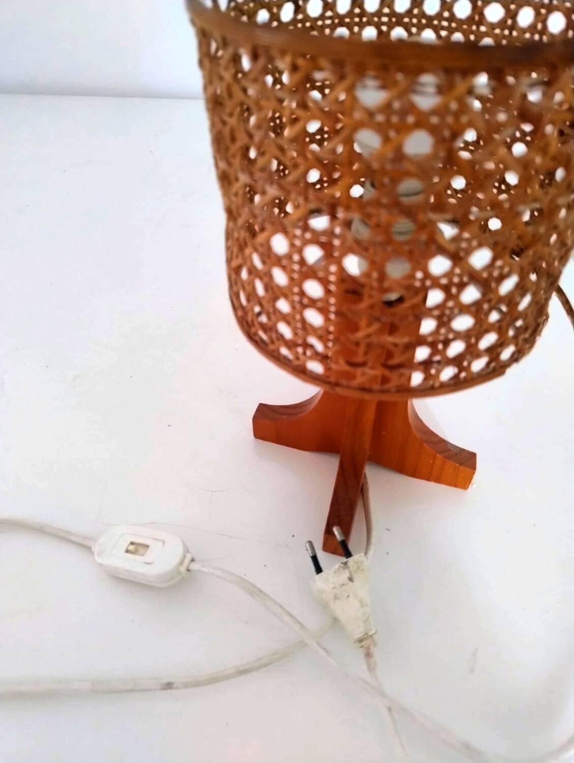 Lampe années 70 cannage et bois