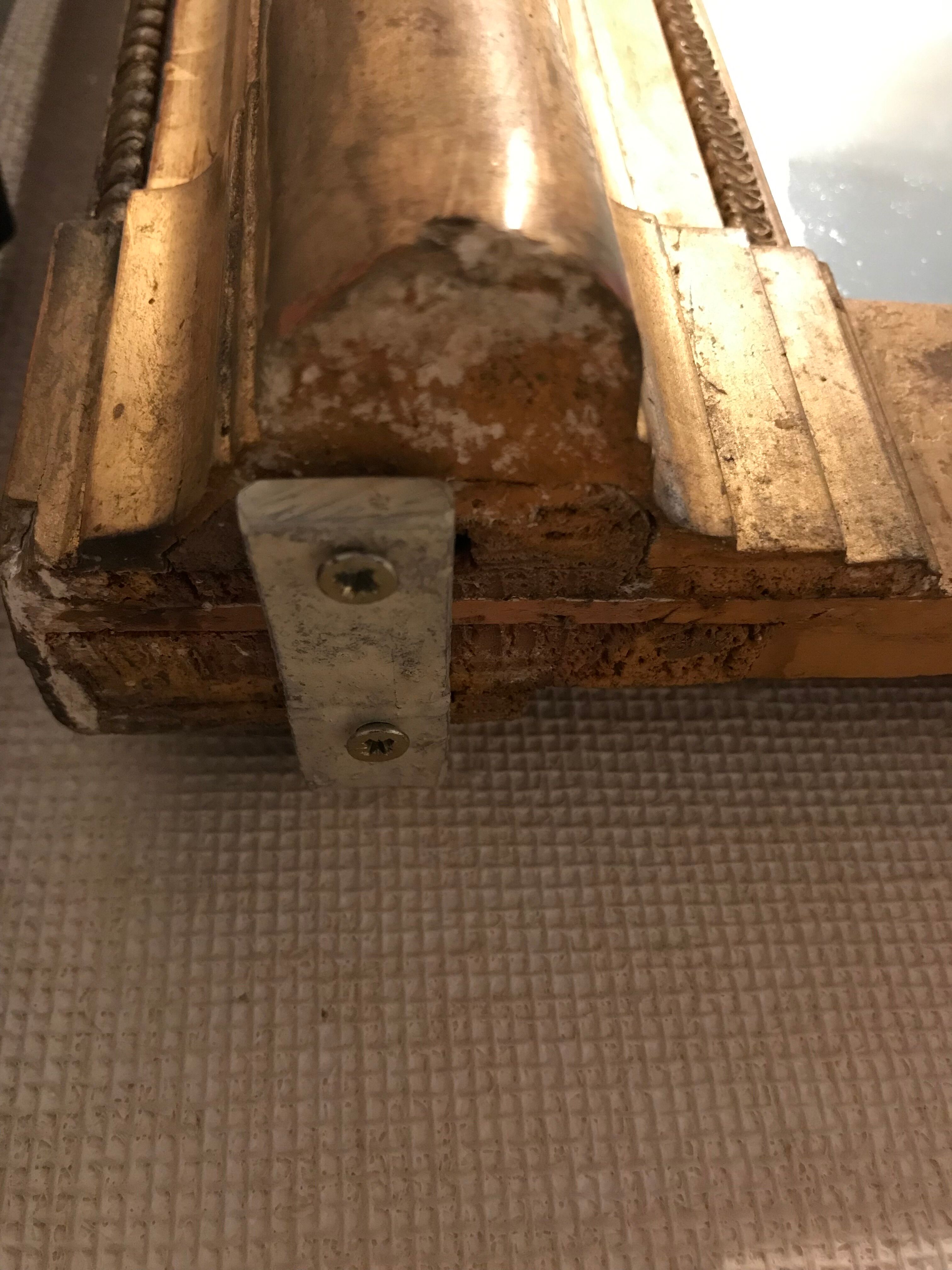 Large antique mirror with flagship shell in wood and gilded stucco