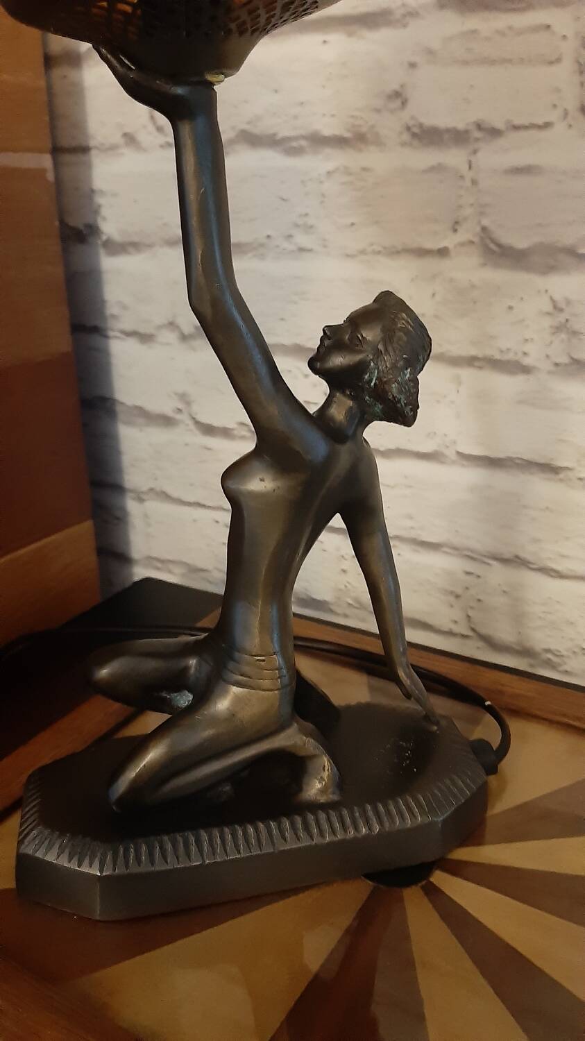 Art Deco Lamp - Globe Dancer